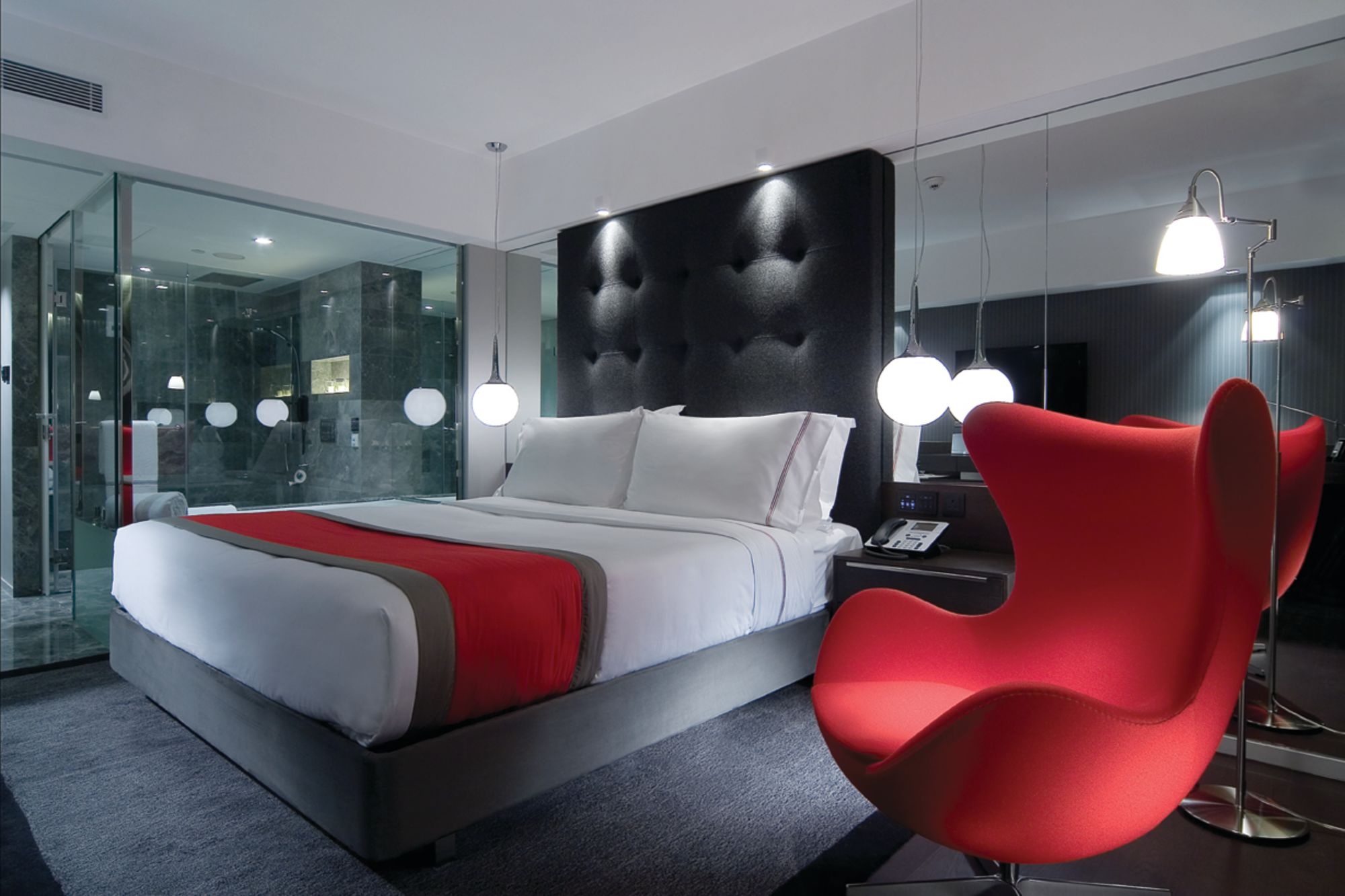 The Mira Hong Kong: City Room | Red