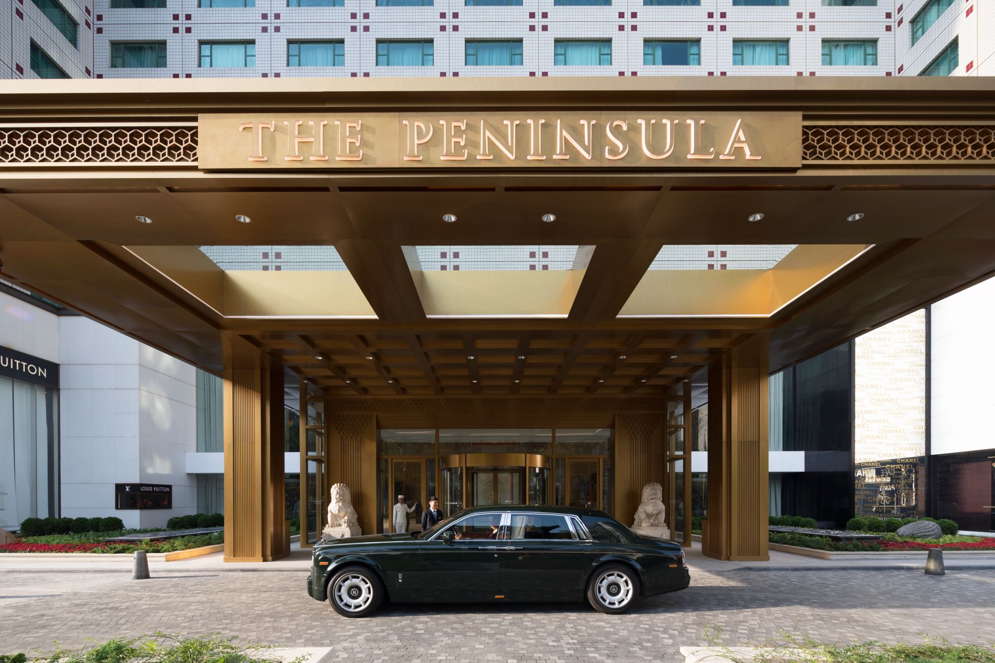 The Peninsula Beijing à Pékin: Entrance and Rolls-Royce