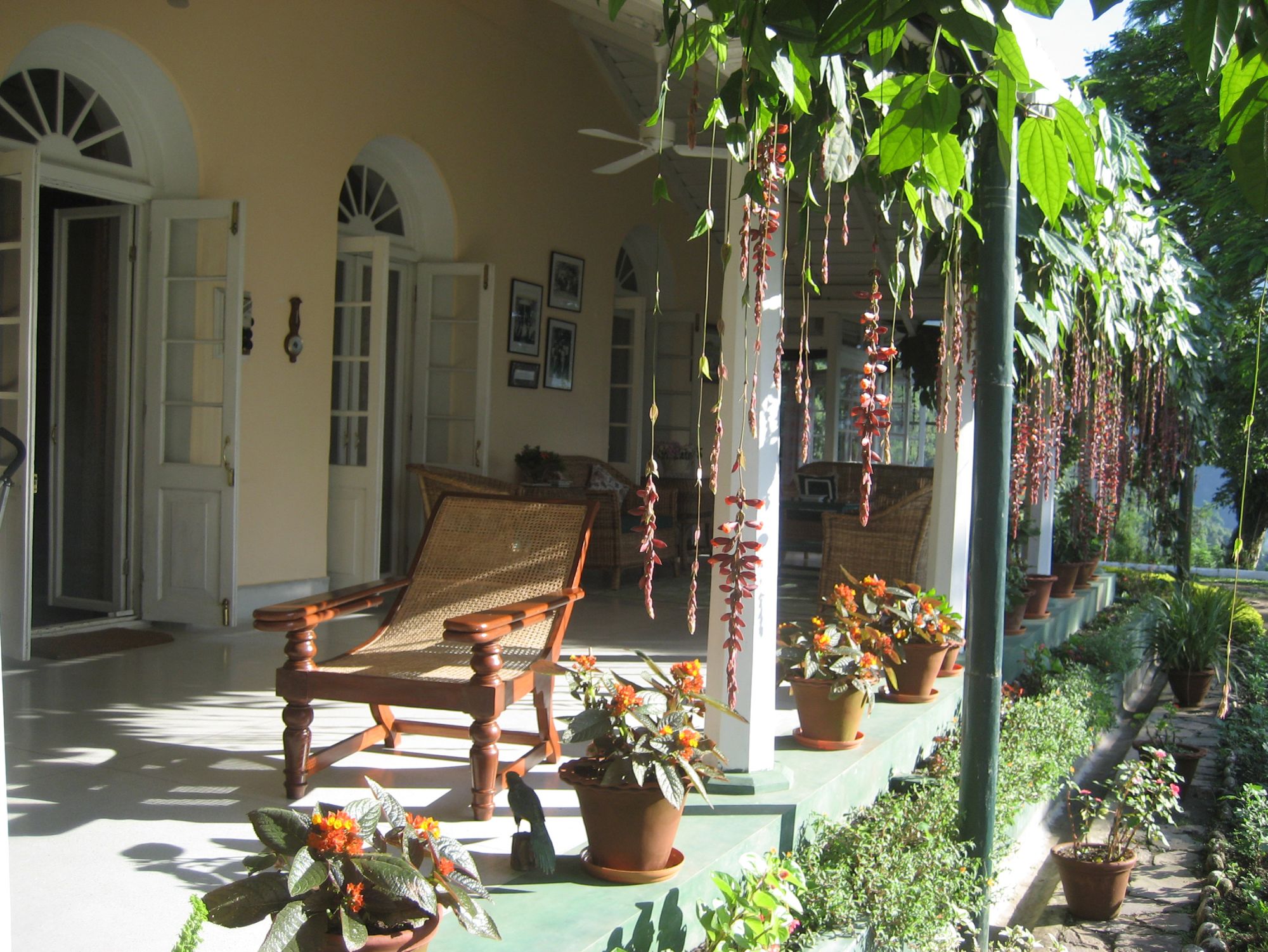 Glenburn Tea Estate à Darjeeling:  Glenburn Tea Estate Planters' Chair on the Verandah