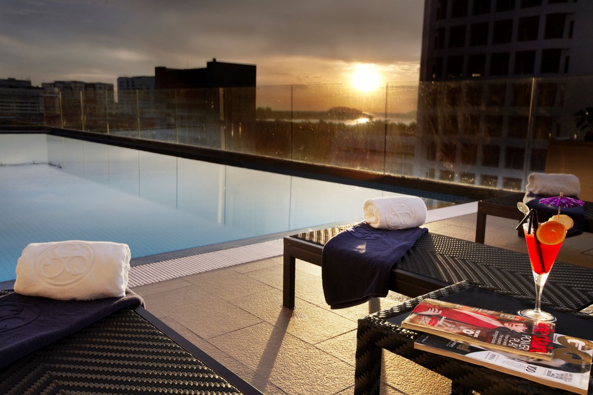 Horizon à Kota Kinabalu:  Pool and Cocktail
