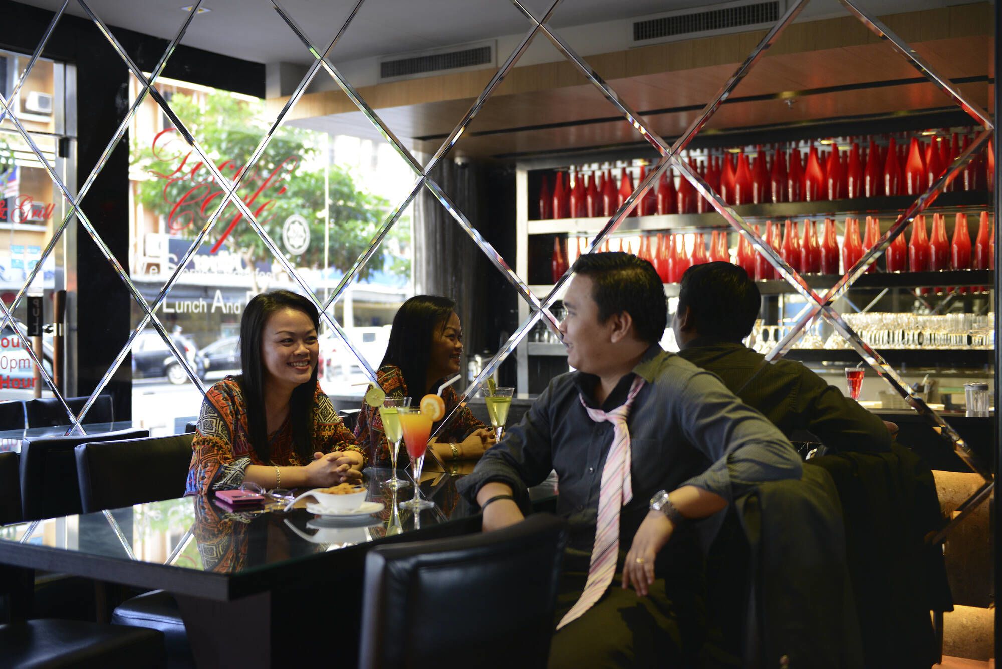 Horizon à Kota Kinabalu:  Deco Bar Area