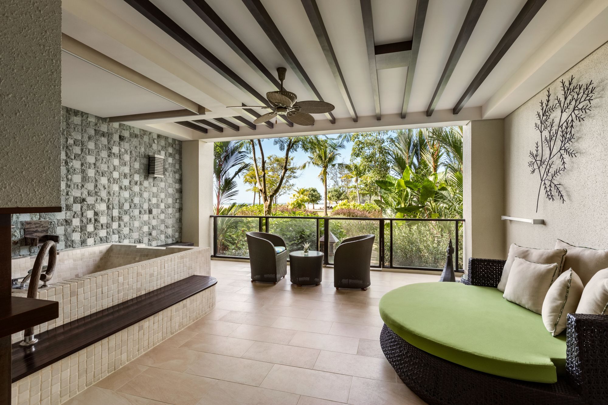 Shangri-La Rasa Ria à Kota Kinabalu: Junior Suite Garden View / Ocean Wing | Balcony