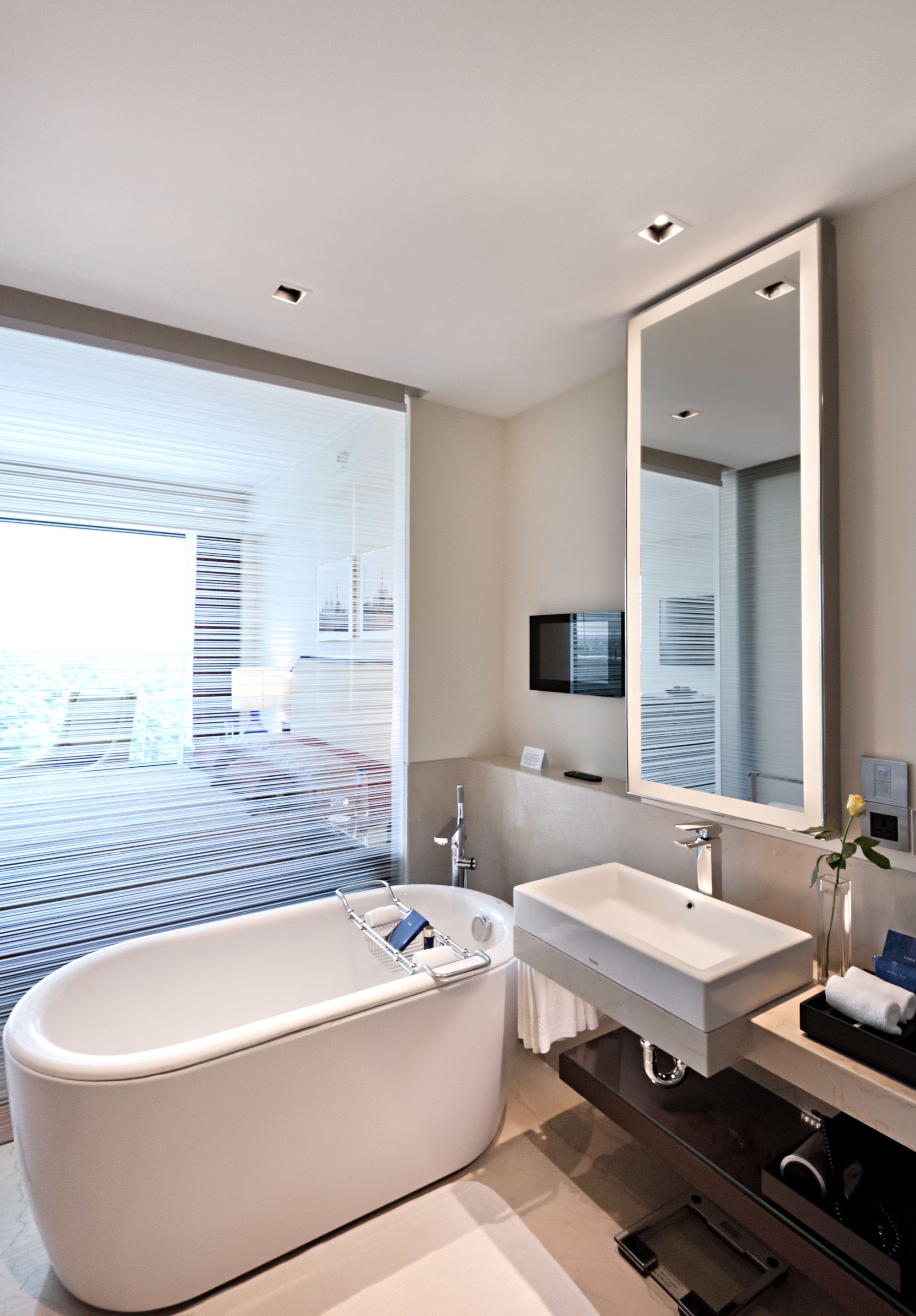 The Oberoi, New Delhi: Deluxe Room | Luxury Room | Bathroom