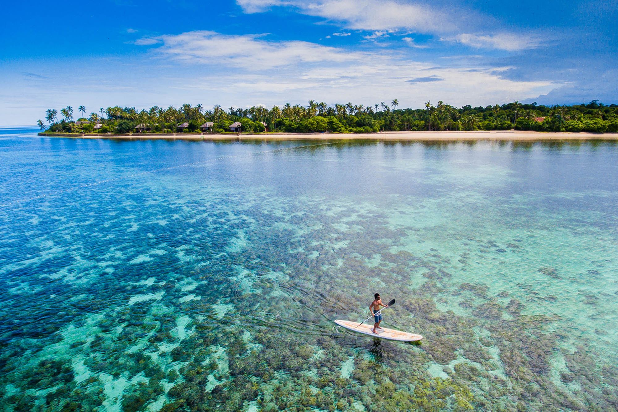 Wakatobi Dive Resort:  Paddle boarding House-reef