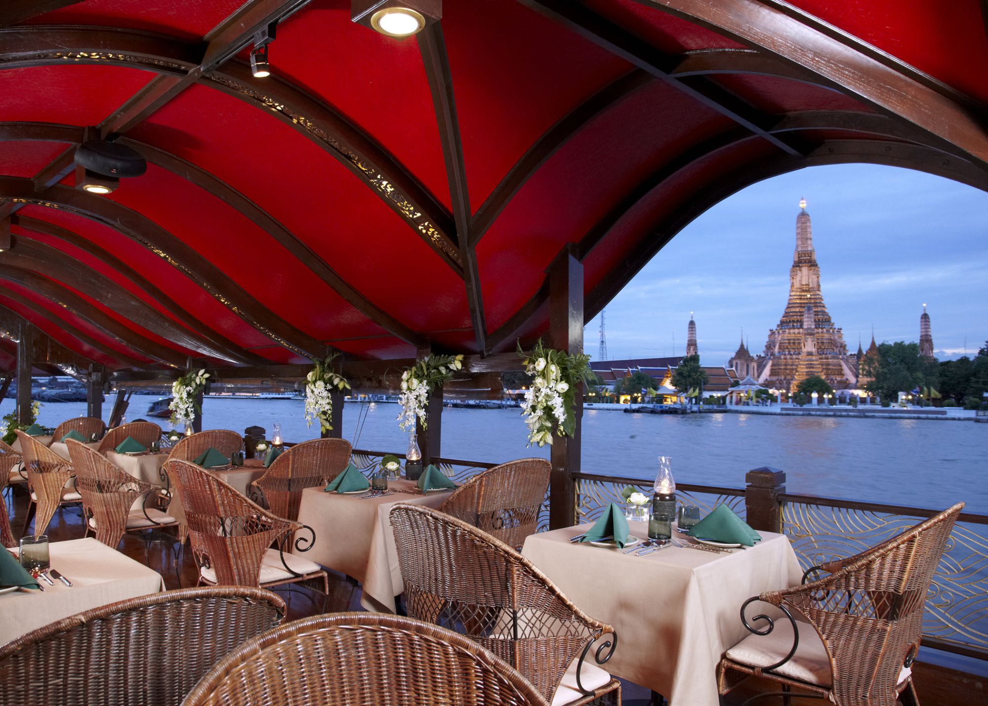 Anantara Riverside Bangkok Resort:  Manohra Dining Cruises