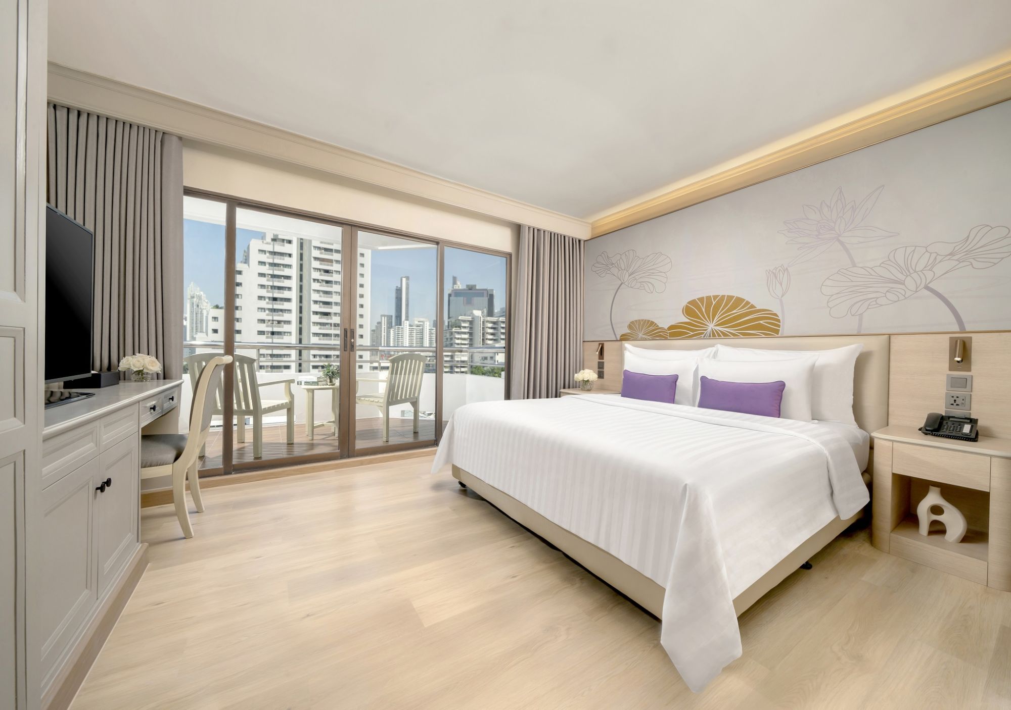 Centre Point Sukhumvit 10 in Bangkok:  Deluxe Balcony