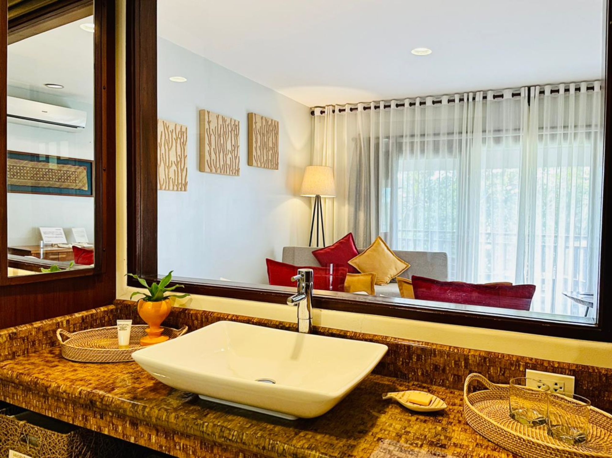 Amun Ini Beach Resort & Spa à Bohol: Deluxe | View from the bathroom