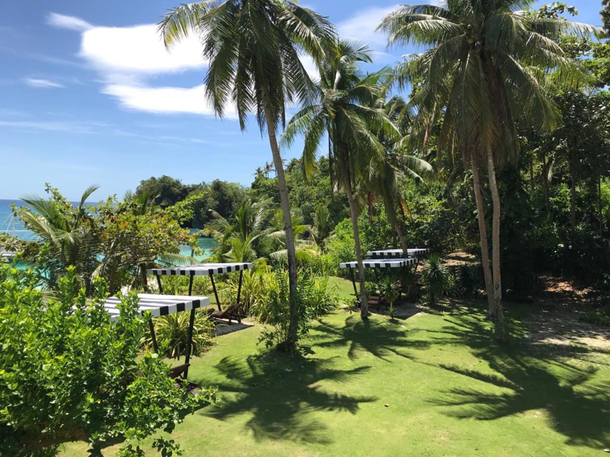 Amun Ini Beach Resort & Spa à Bohol: Sunbathing Area