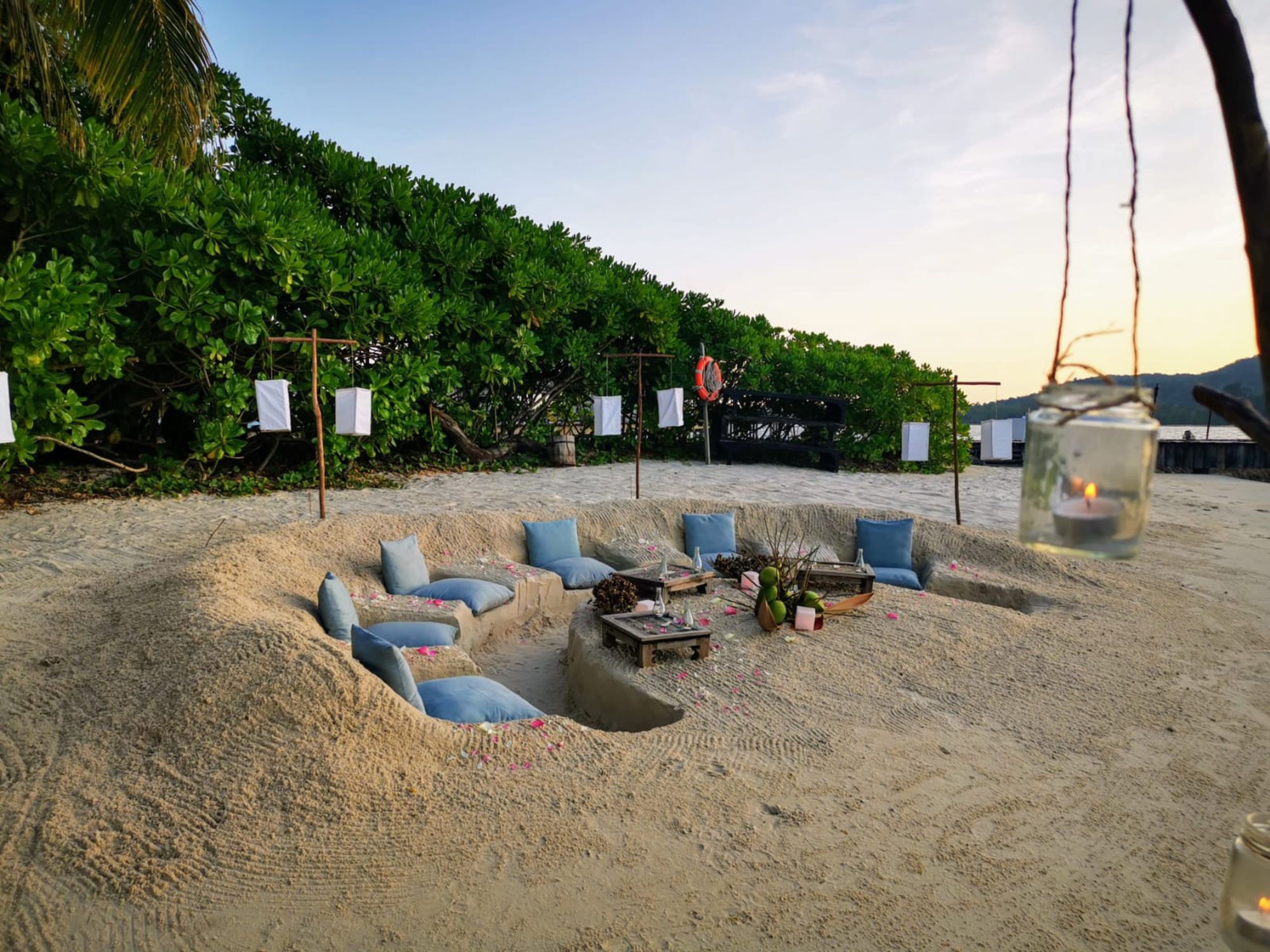 Song Saa Private Island à Koh Rong: Dining at the beach