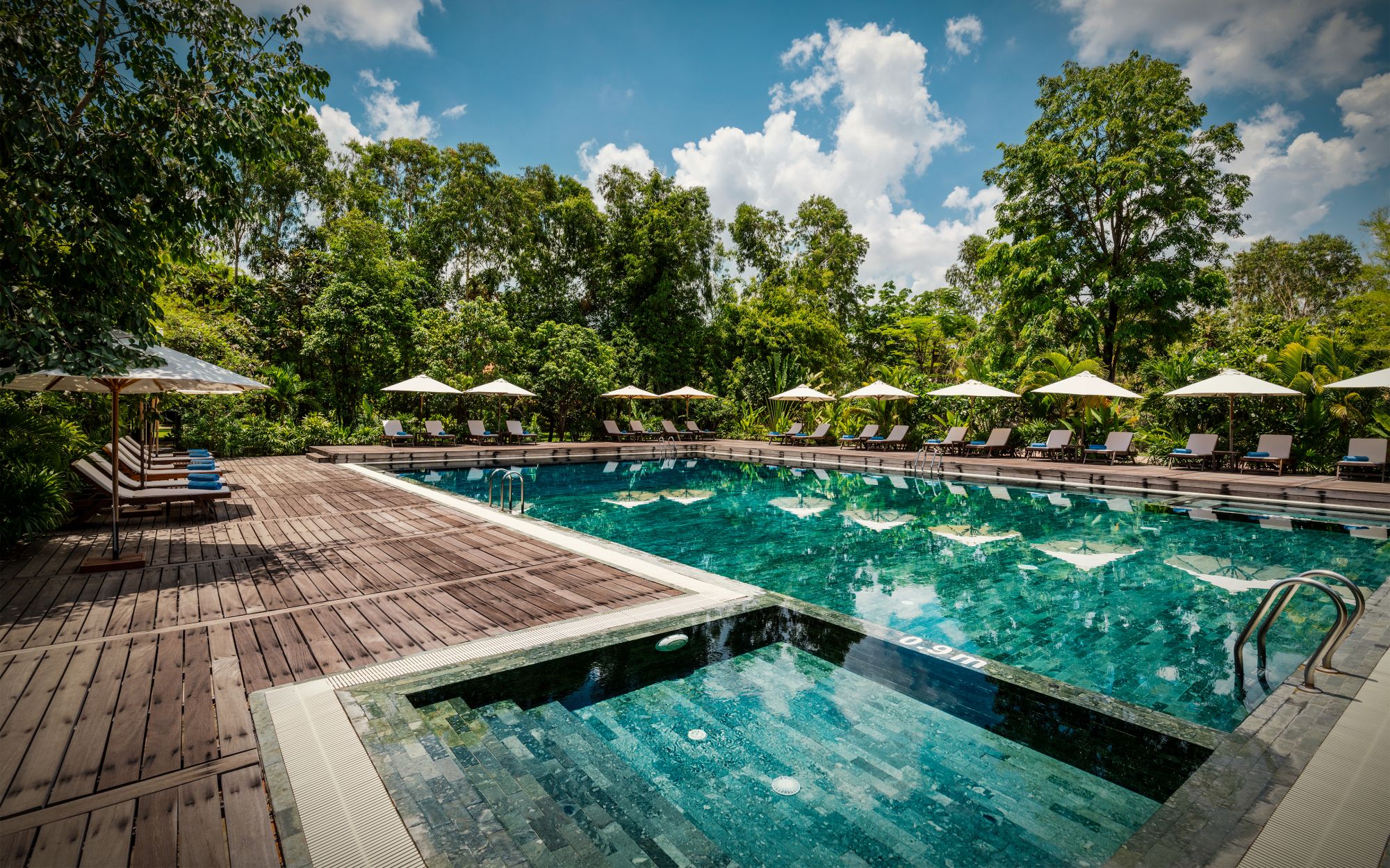 Grenzenlose Faszination ab Siem Reap: pool: Pool Sunchairs