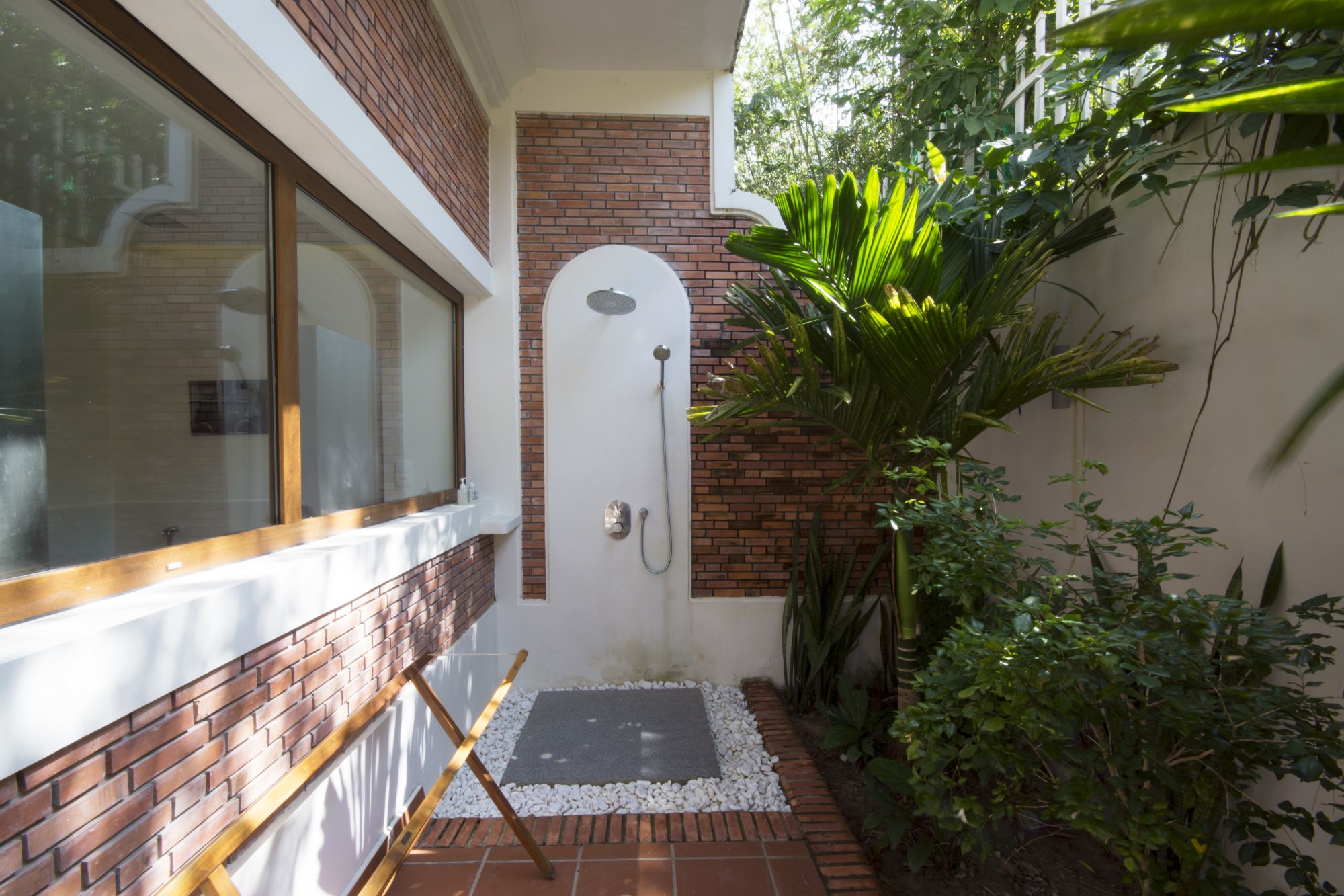 Cassia Cottage à Phu Quoc: Modern Premium | outdoor shower