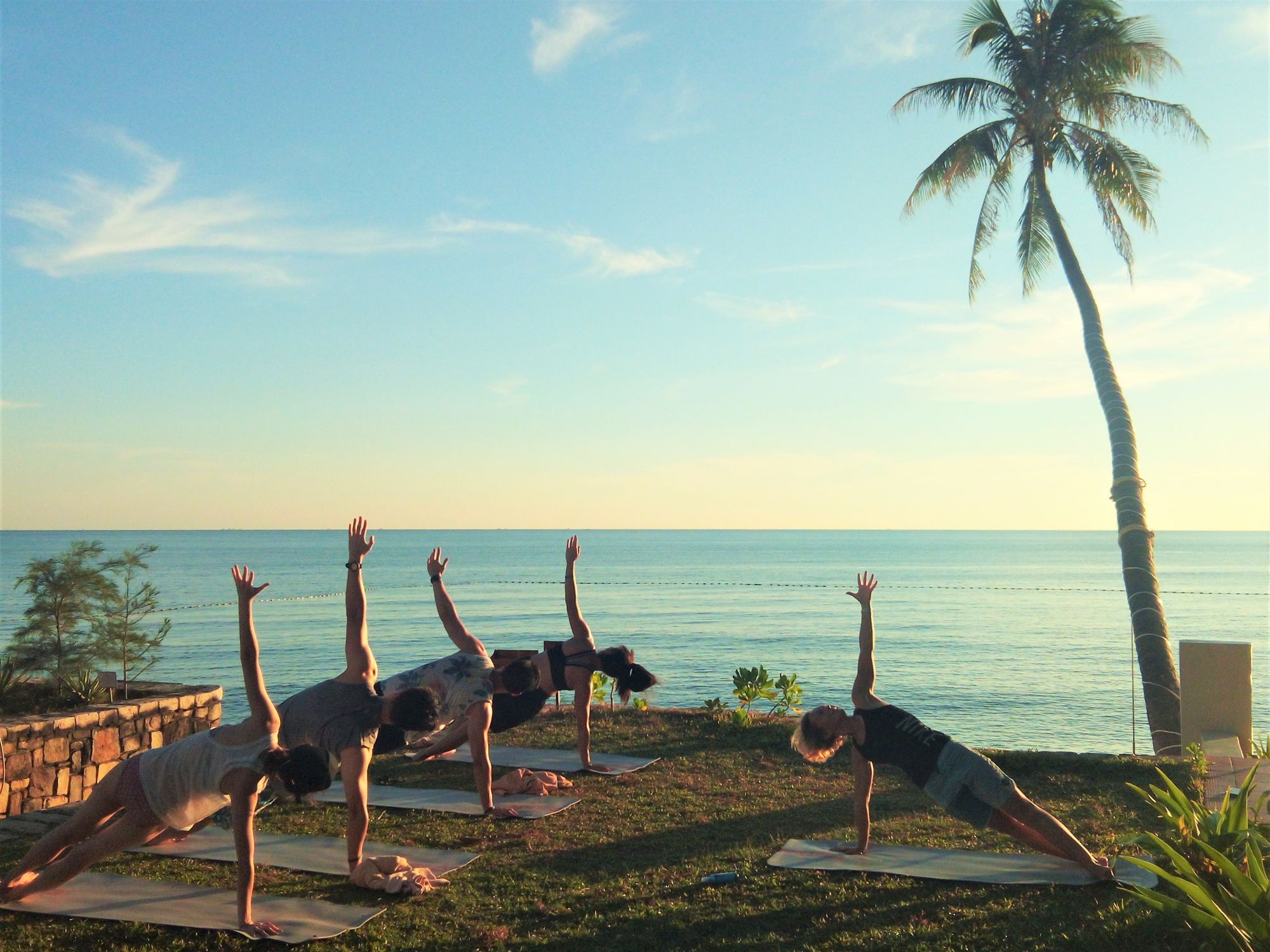 Cassia Cottage à Phu Quoc: Yoga at the beach