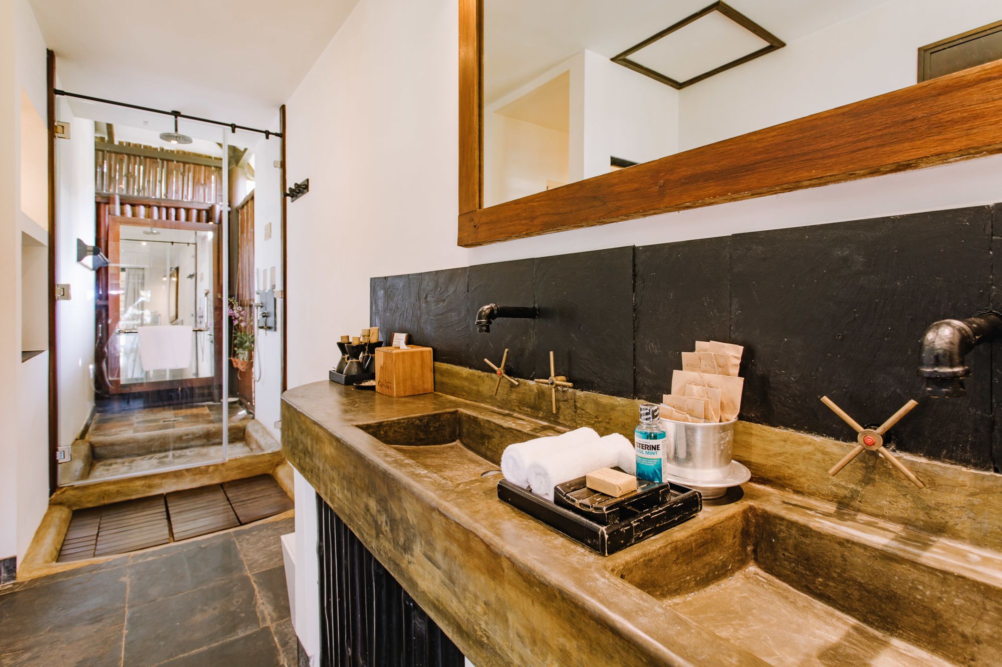 Chen Sea Resort & Spa in Phu Quoc: Beachfront Villa | bathroom