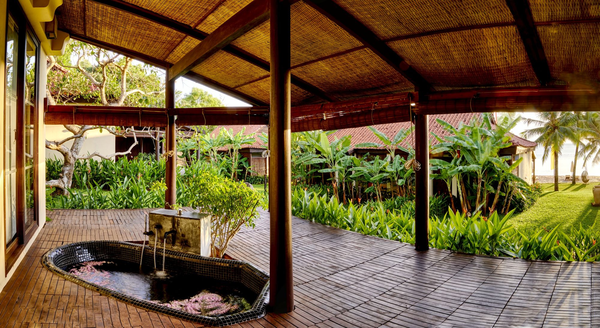 Chen Sea Resort & Spa in Phu Quoc: Seaview Villa | outdoor bath