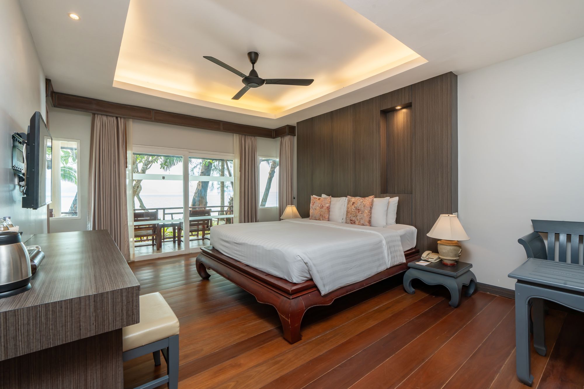Koh Chang Paradise Resort & Spa in Ko Chang: Deluxe Beachfront Villa