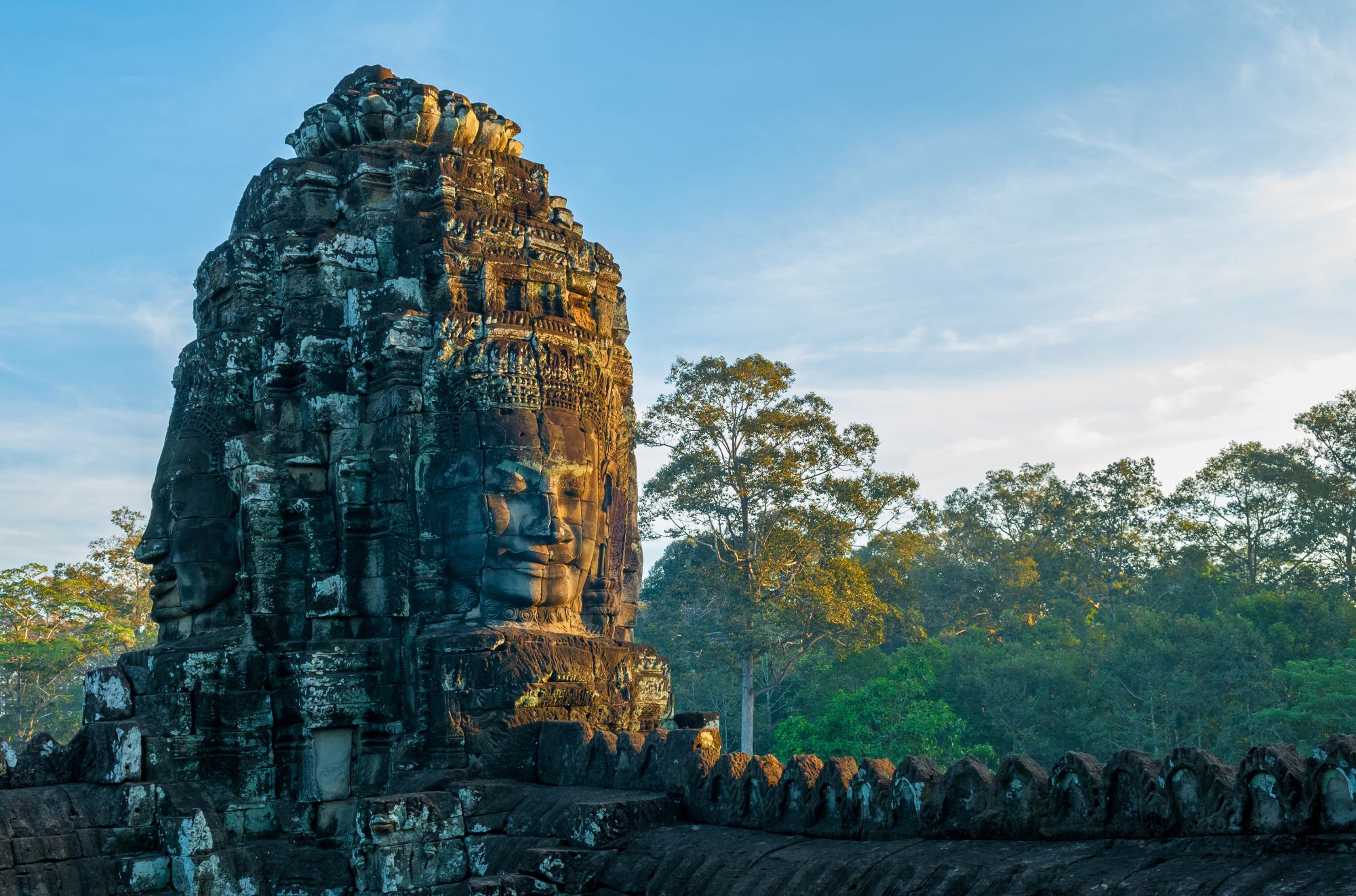 Le Cambodge pour les fins connaisseurs de Siem Reap: Siem Reap Bayon Temple early morning sun rays