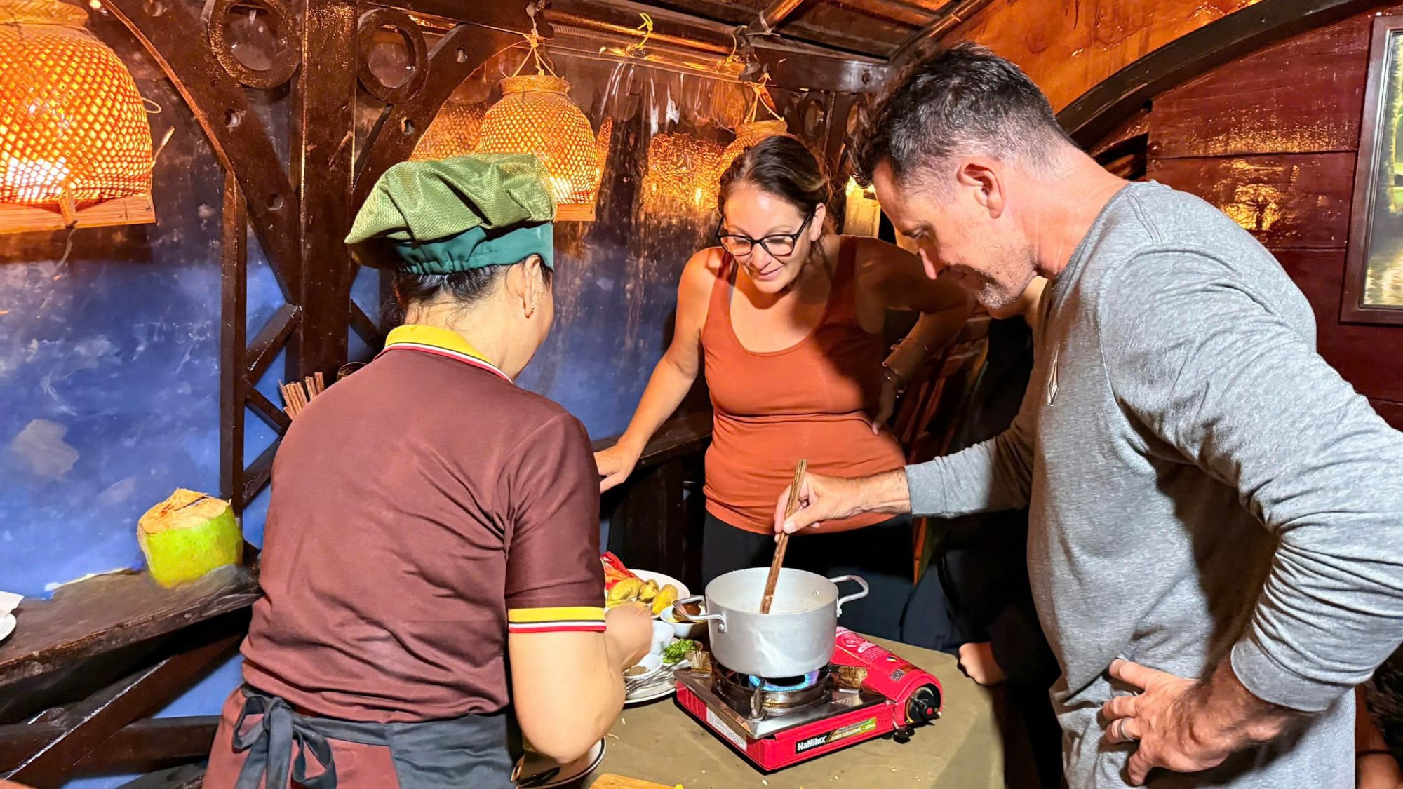 Mekong Delta mit «Mango Cruise» Privatboot ab Saigon: Mango Cruise sampan | cooking experience