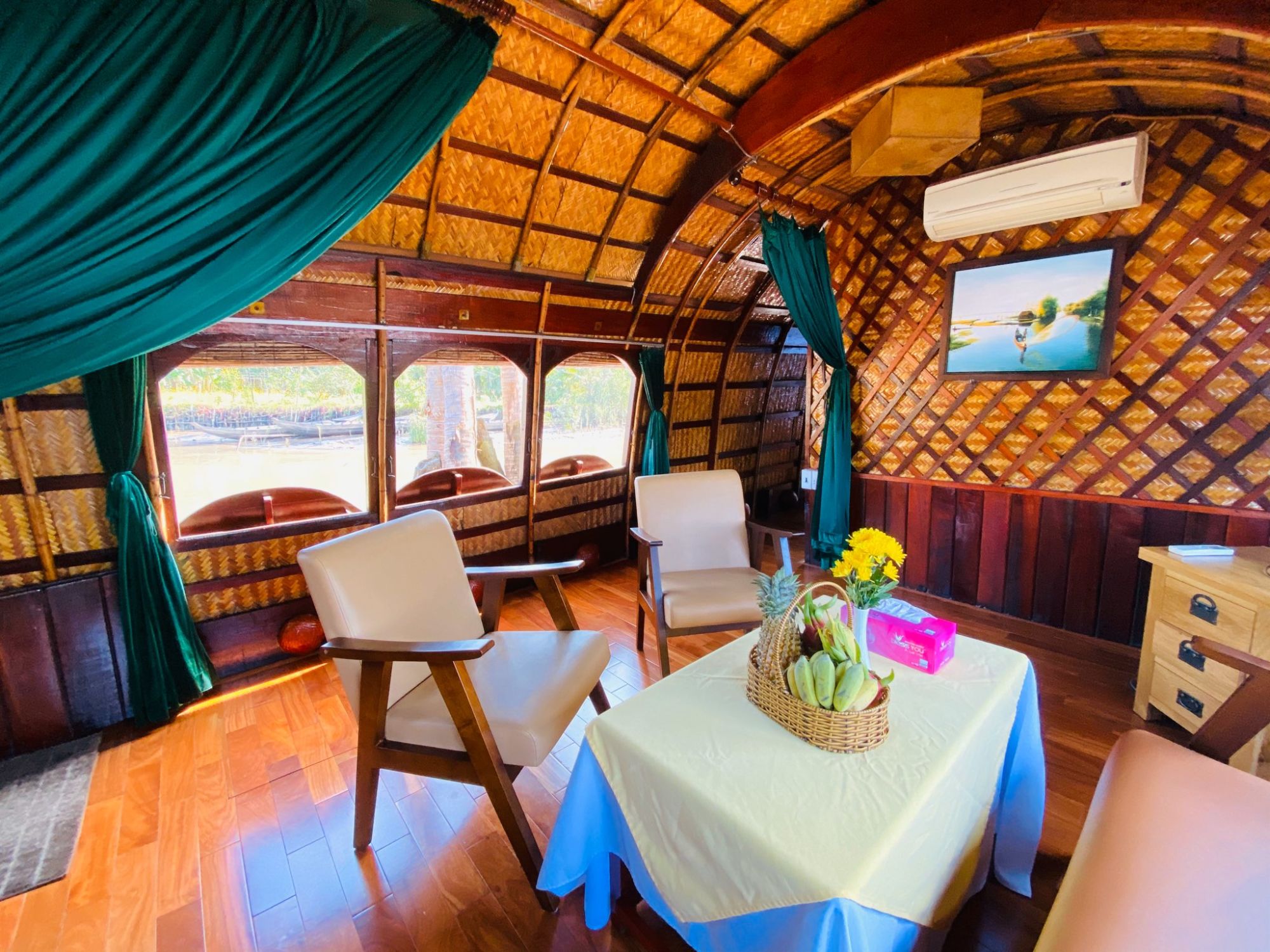 Mekong Delta mit «Mango Cruise» Privatboot ab Saigon: Mango Cruise sampan | lounge