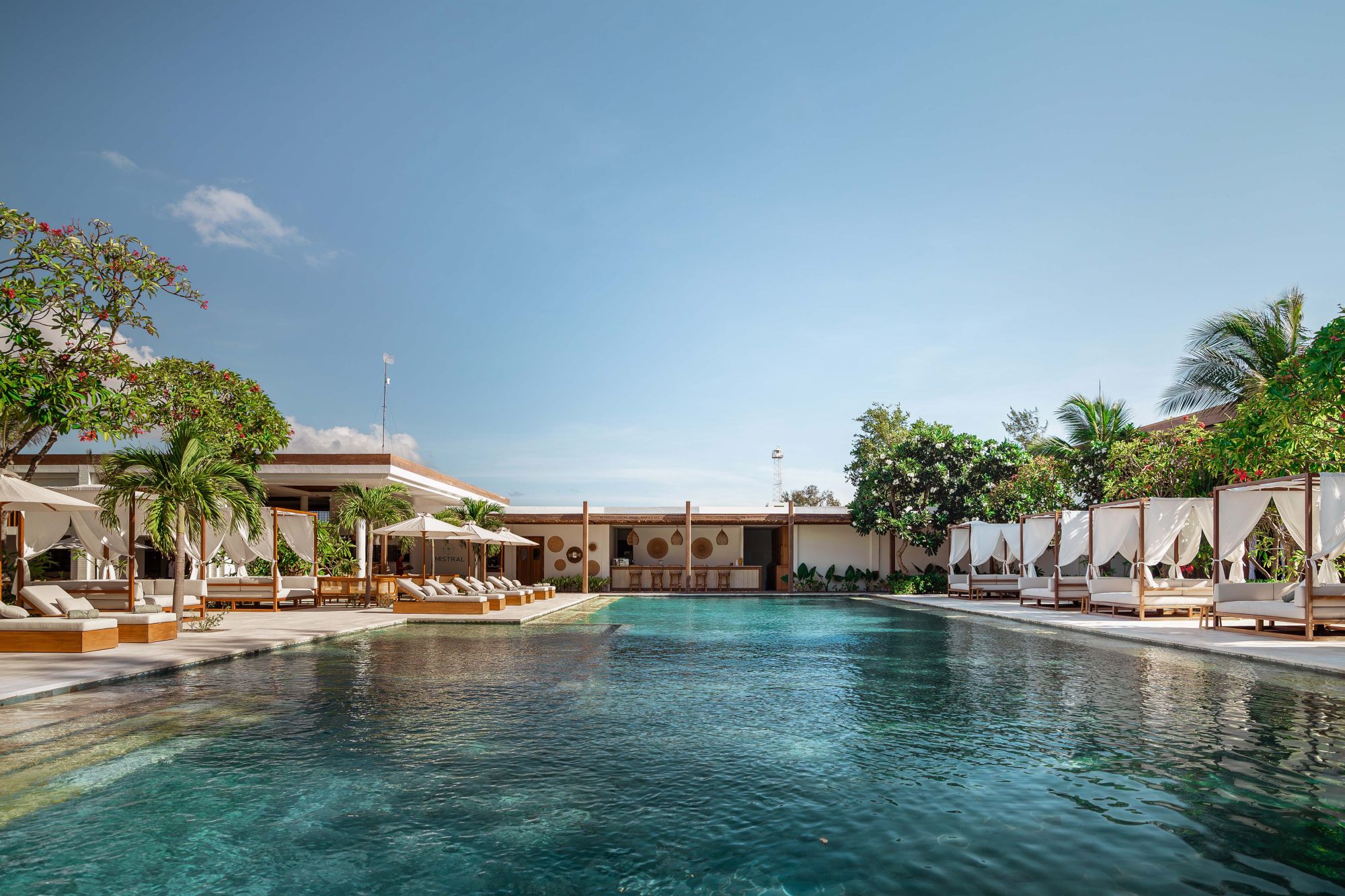 Cocana Resort in Gili:  Pacifica Poolsuite Pool Club