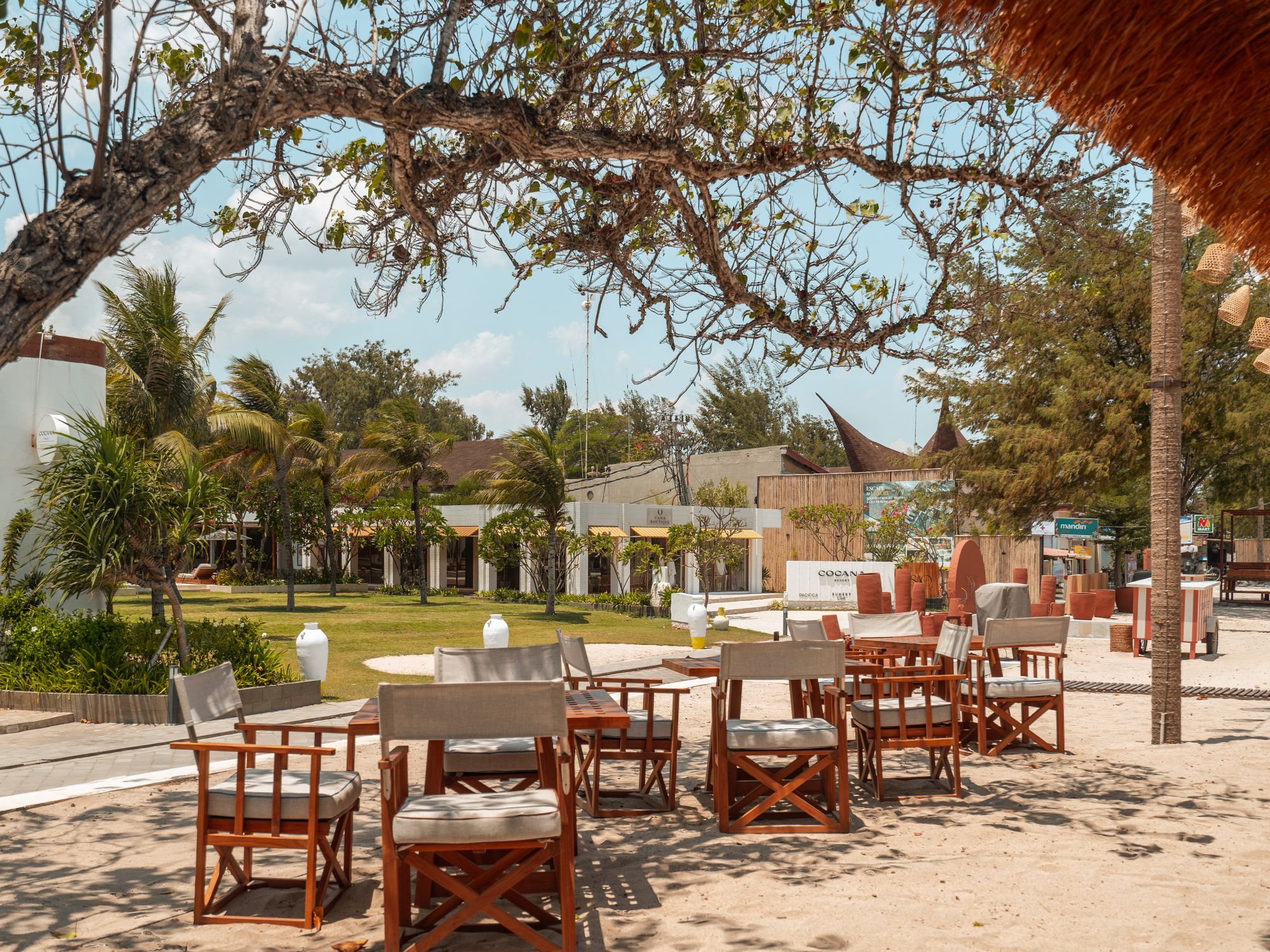 Cocana Resort in Gili:  Sunset Club
