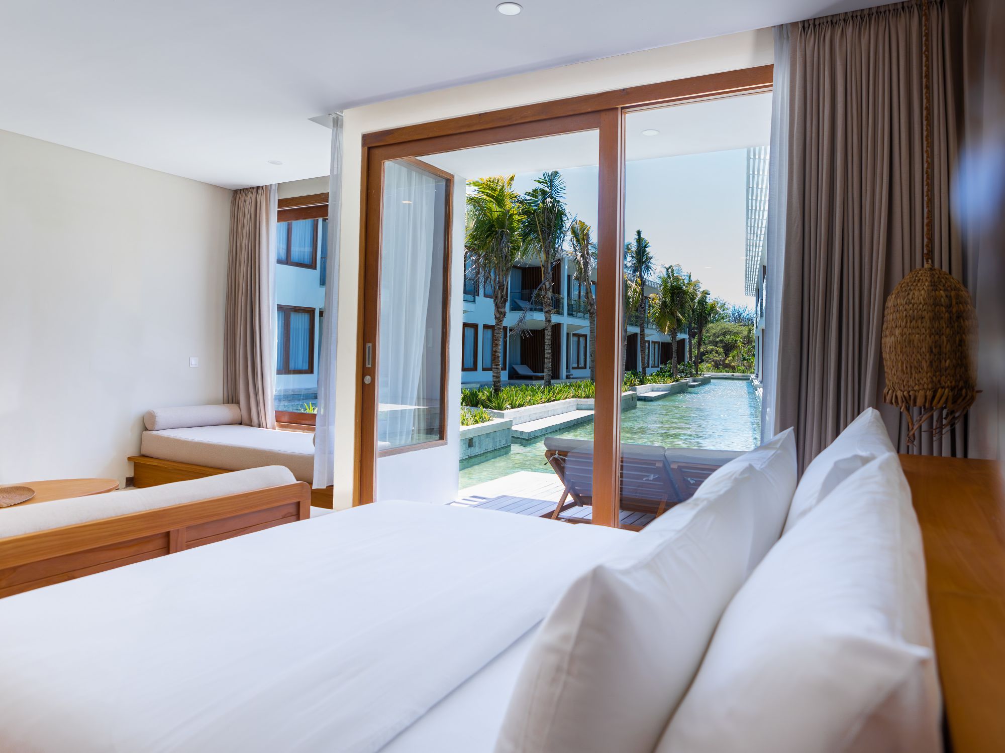 Cocana Resort in Gili:  Deluxe Lagoon Suite Pool Access