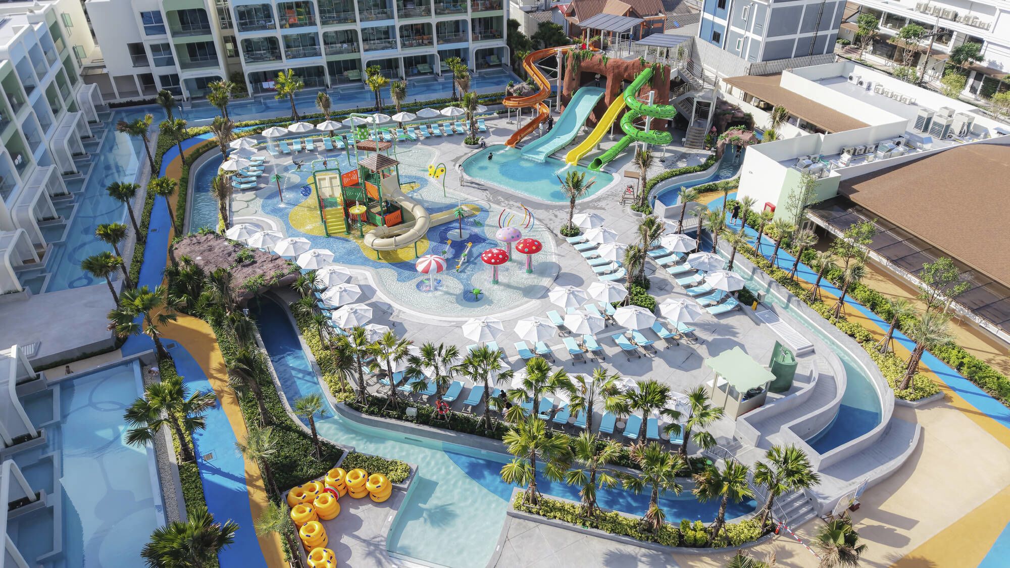 Katathani Phuket Beach Resort:  Pool - Vhari Wing