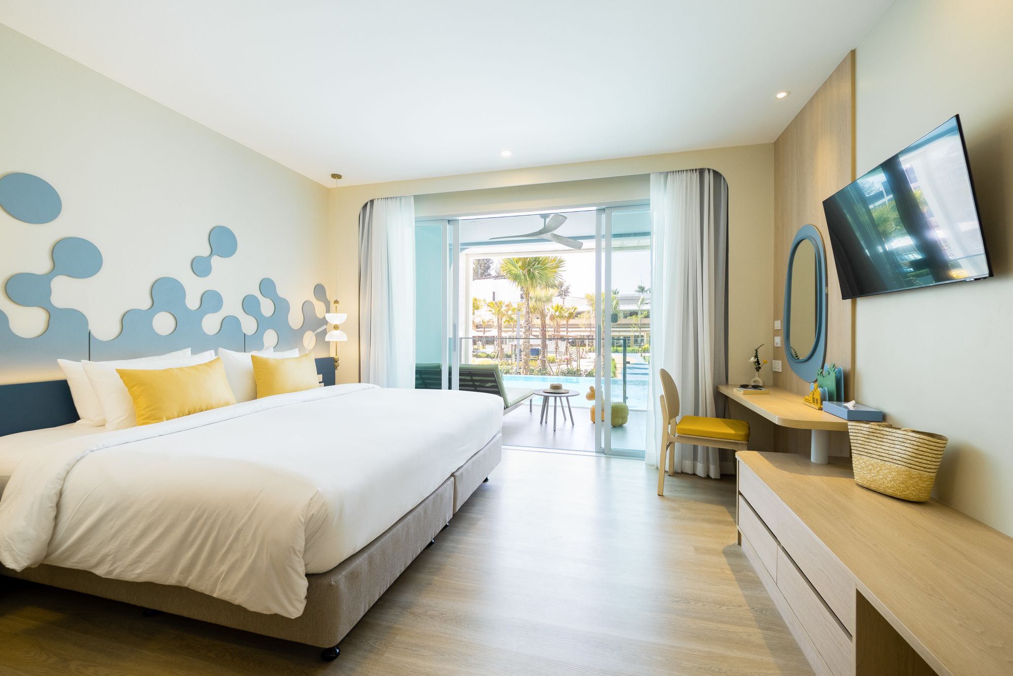 Katathani Phuket Beach Resort:  Pool Access Family (Vhari Wing)