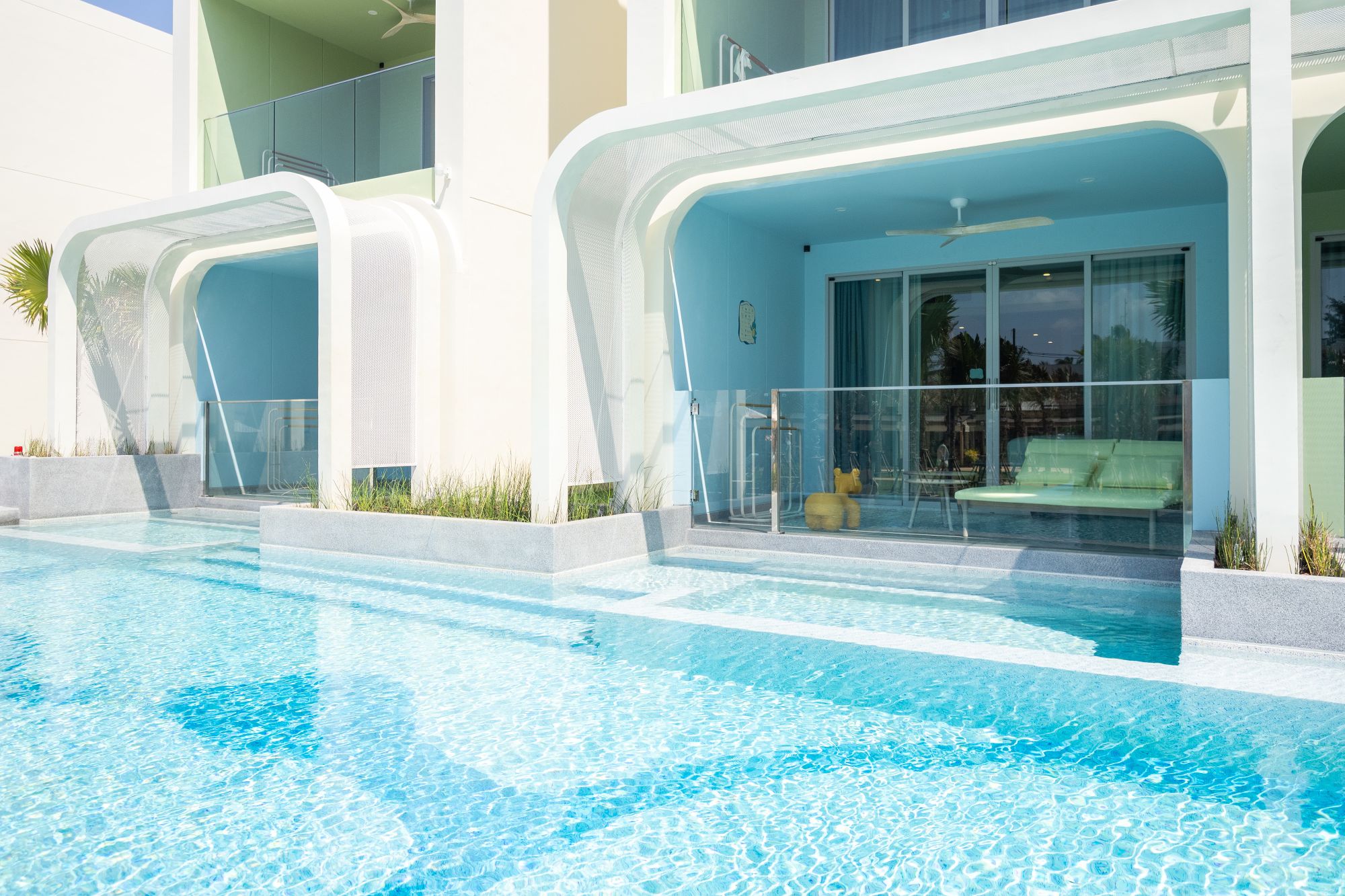 Katathani Phuket Beach Resort:  Pool Access Family (Vhari Wing)