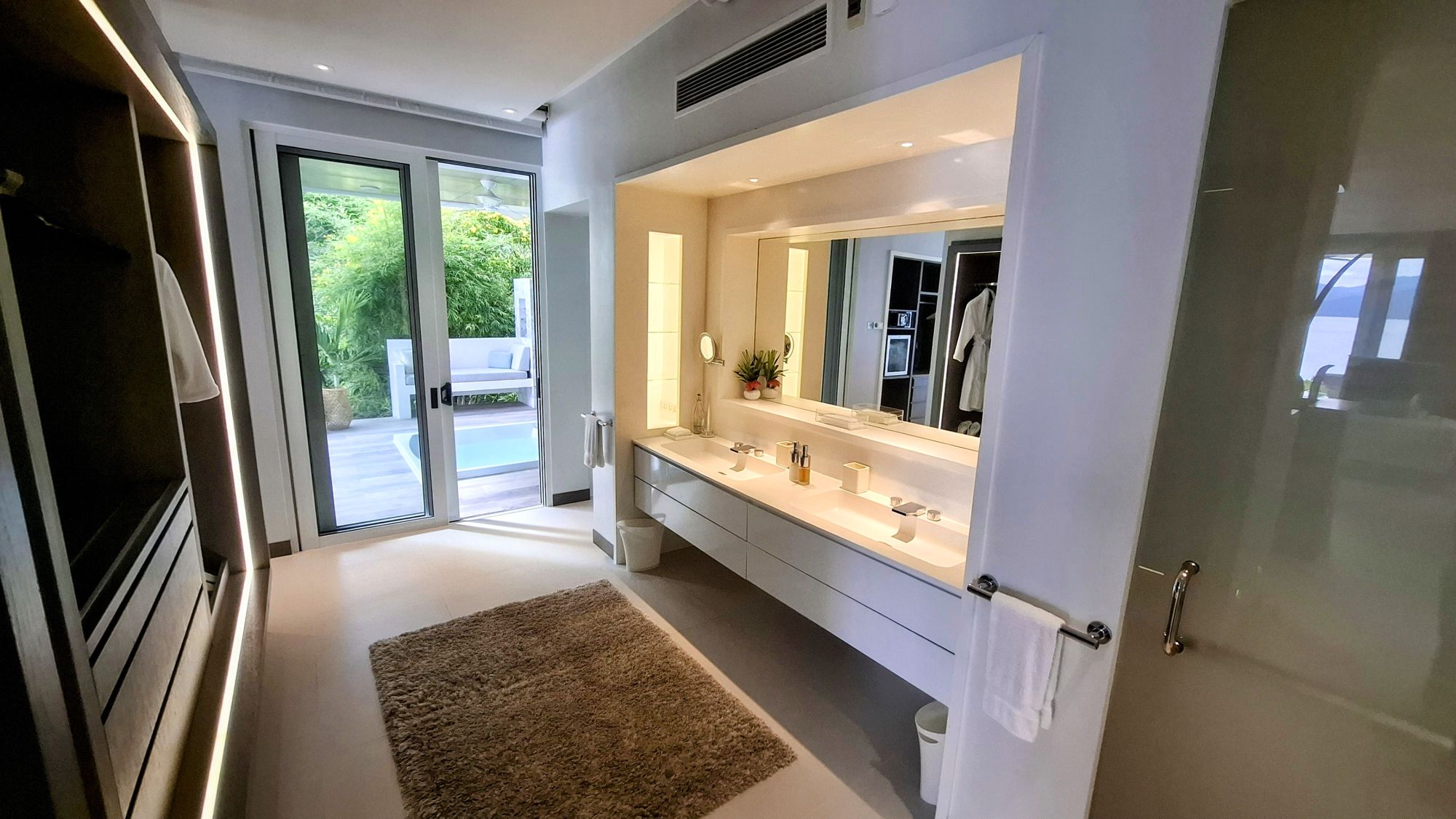 Banwa Private Island in Palawan: North One Villa | Bathroom