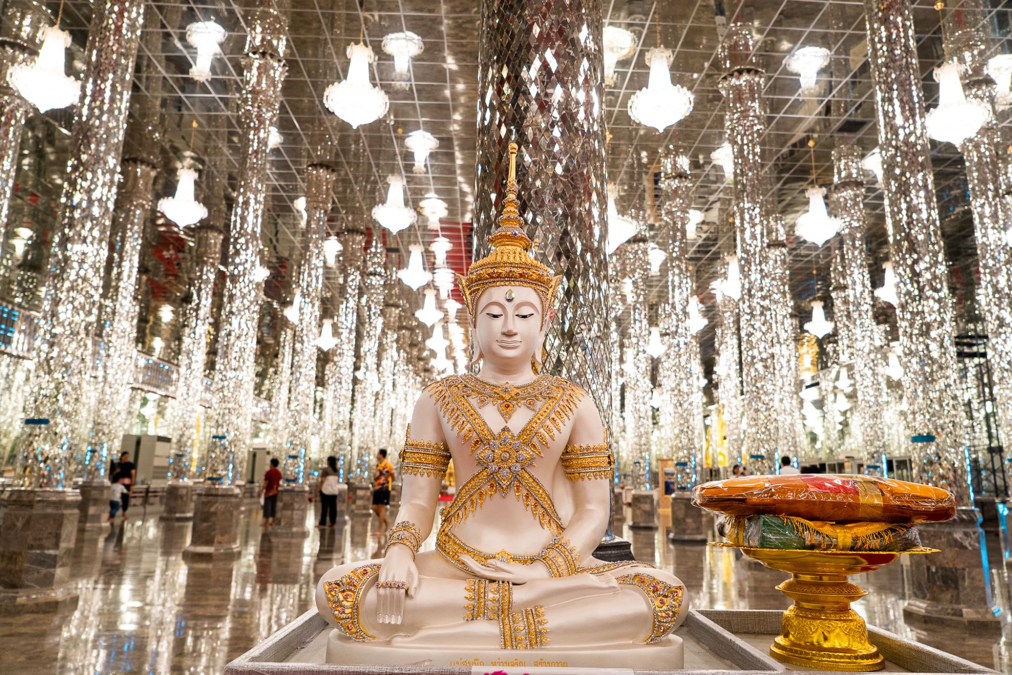 La Thaïlande pour les fins connaisseurs de Bangkok: Crystal Temple Uthai Thani