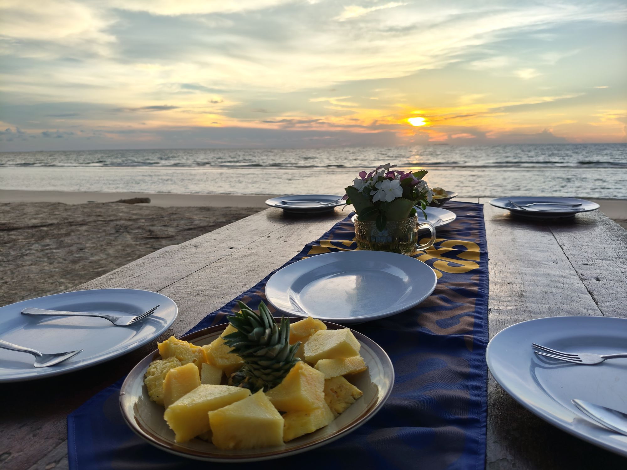 Le bonheur simple au bord de la mer – Taburan Beach Experience de Kota Kinabalu: Taburan Beach | BBQ at the beach