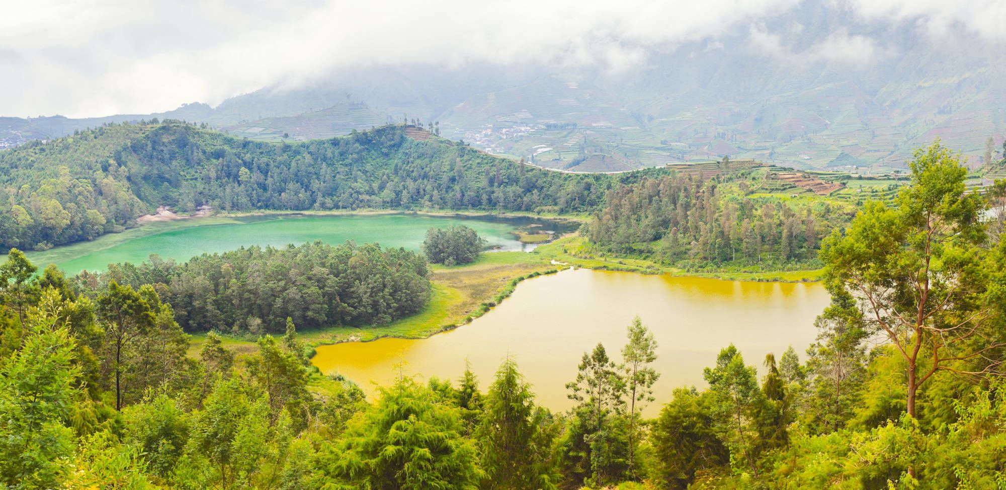 Java-Bali compactes de Yogyakarta: Java Dieng Plateau Lakes Telaga Warna and Cisaat