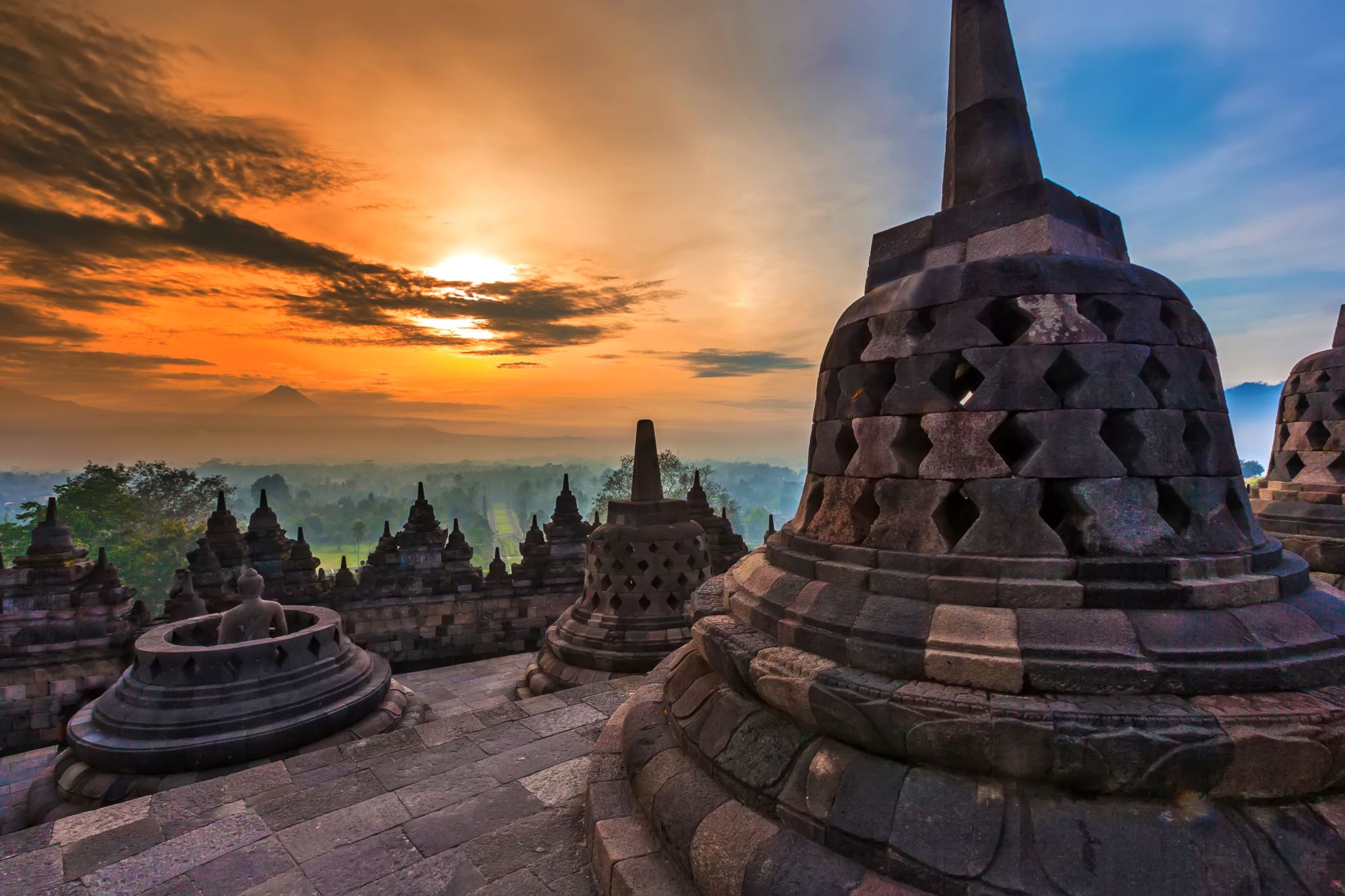 Java-Bali compactes de Yogyakarta: Yogyakarta Borobudur at sunrise