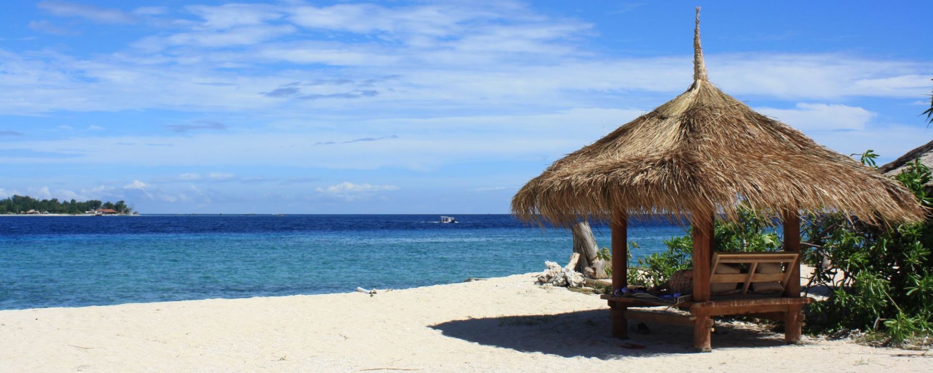 Mahamaya à Gili: beach baruga
