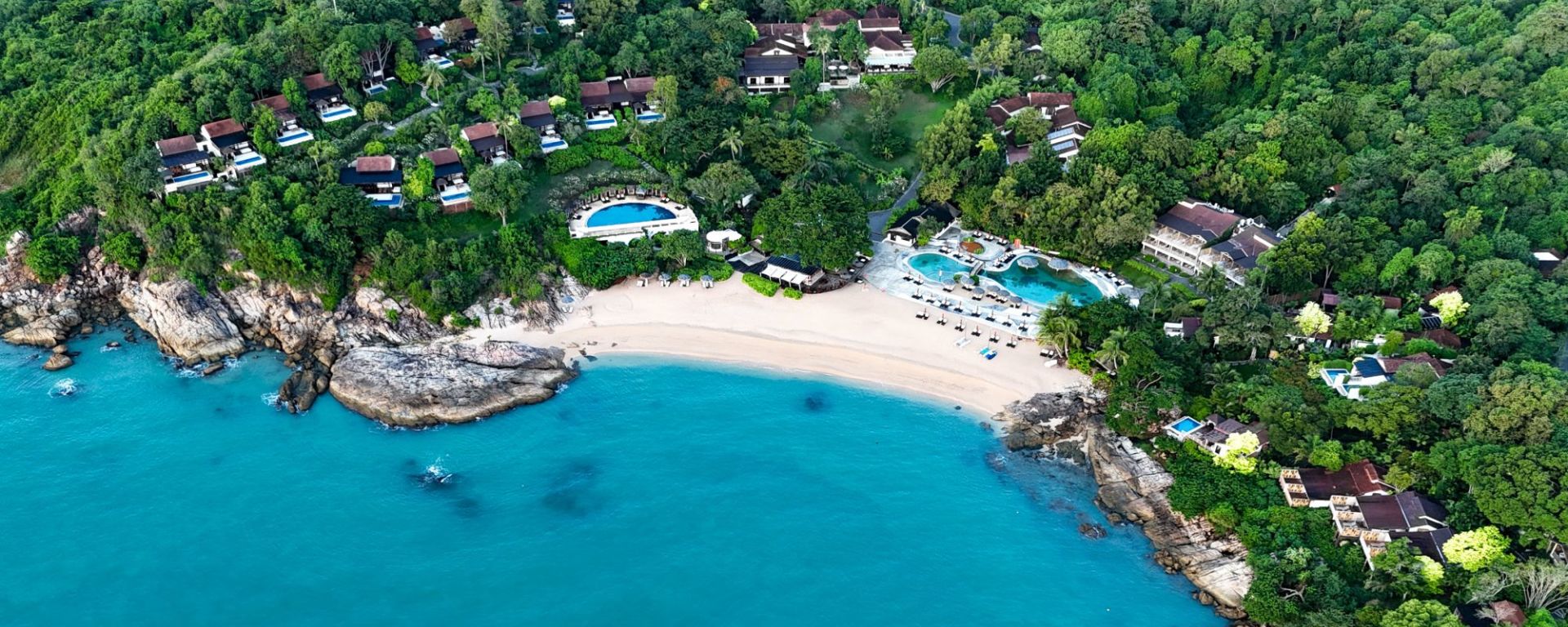 Garrya Tongsai Bay Samui in Ko Samui:  beach: Overview & Beach