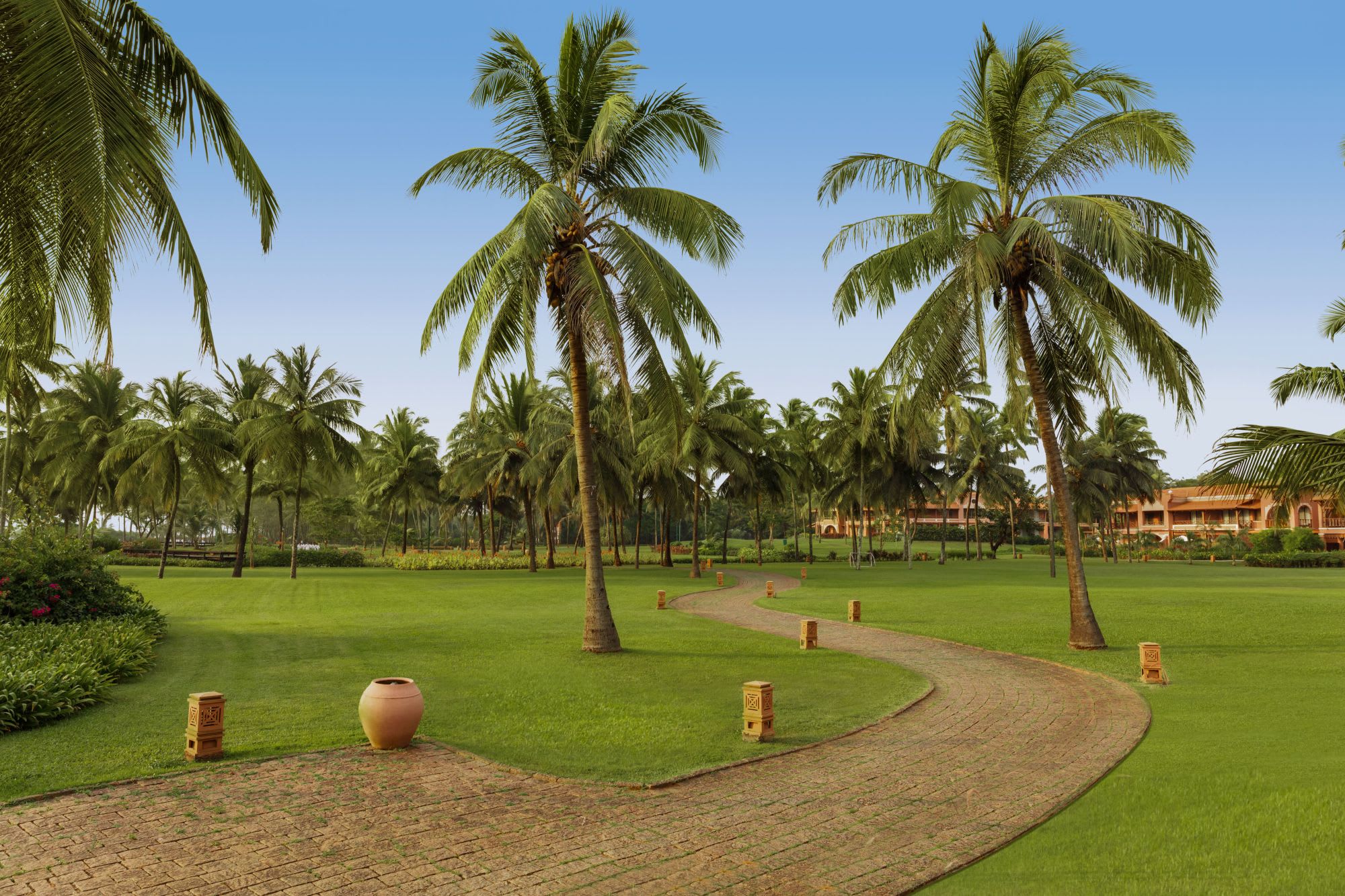 ITC Grand Goa Resort & Spa: Resort Lawns
