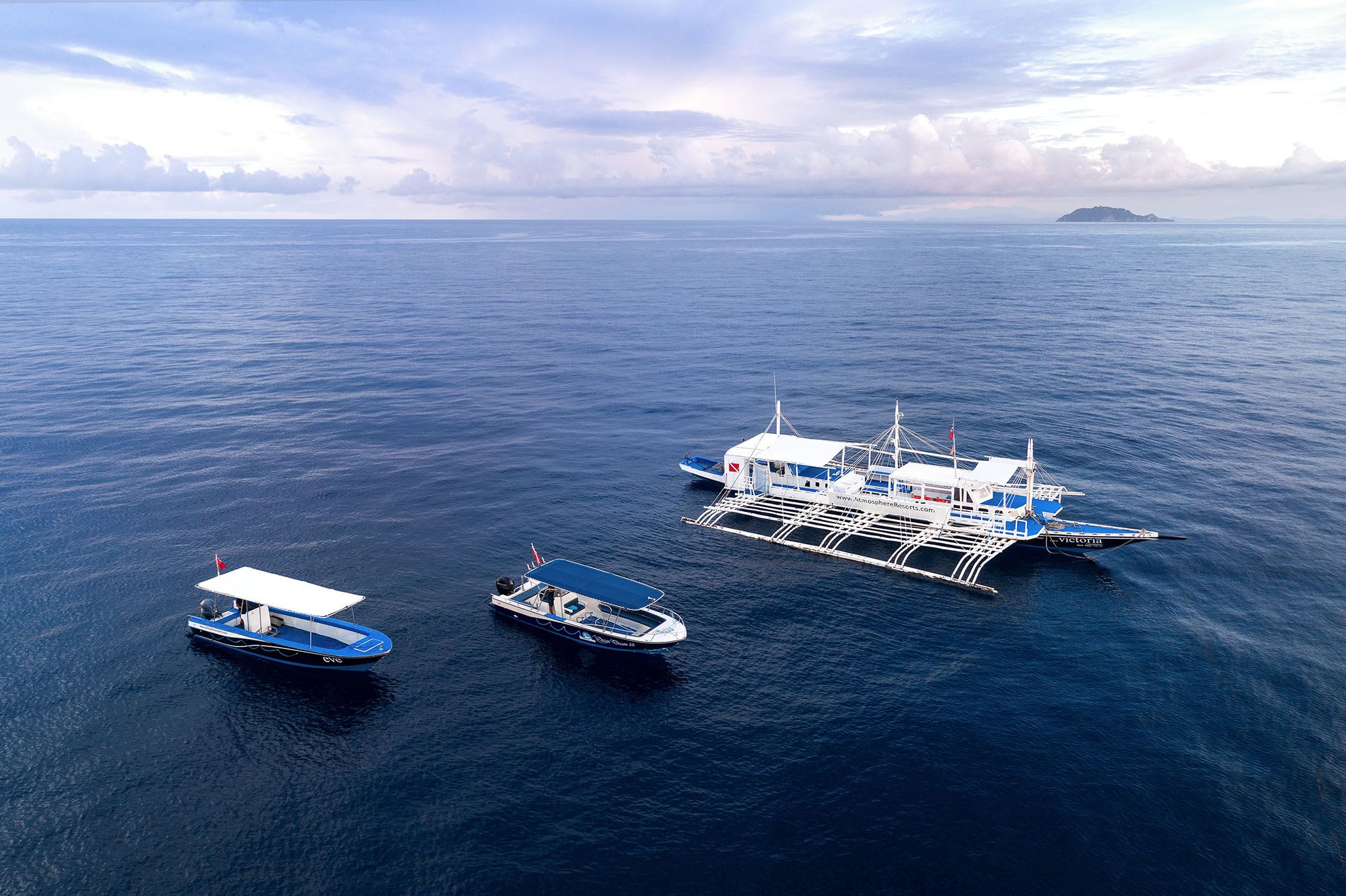 Atmosphere Resorts & Spa in Negros: Dive boats