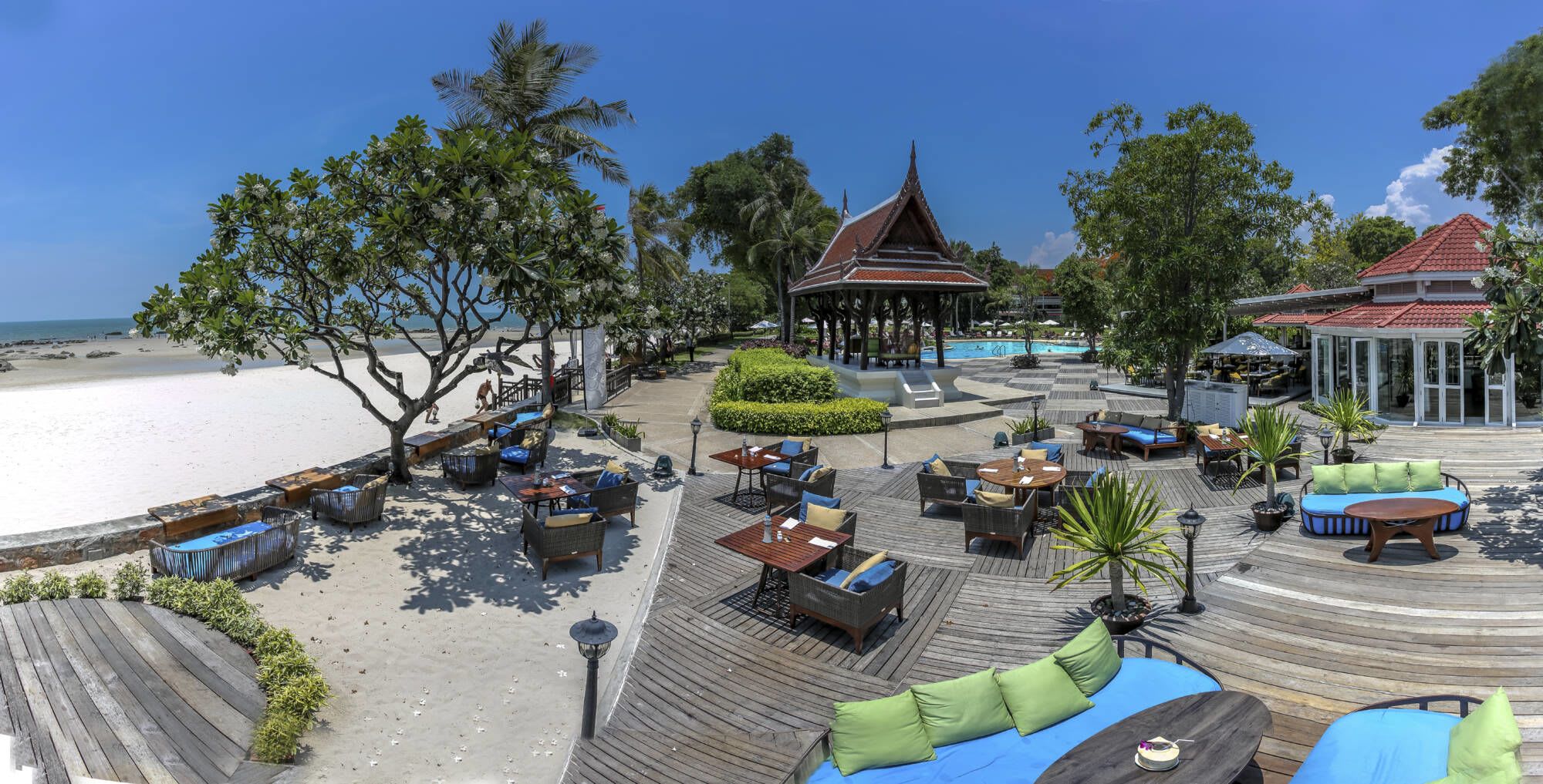 Centara Grand Beach Resort Hua Hin: Coast Beach Club and Bistro