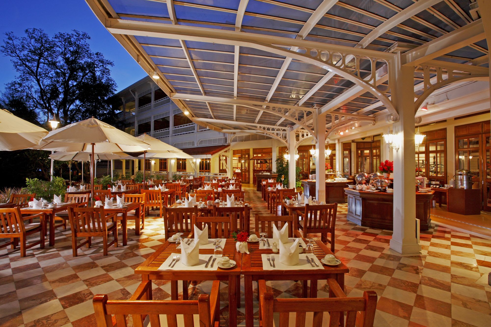Centara Grand Beach Resort Hua Hin: Railway Restaurant