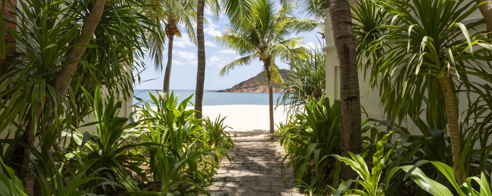 Avani Quy Nhon Resort: Brick Path Way To The Beach