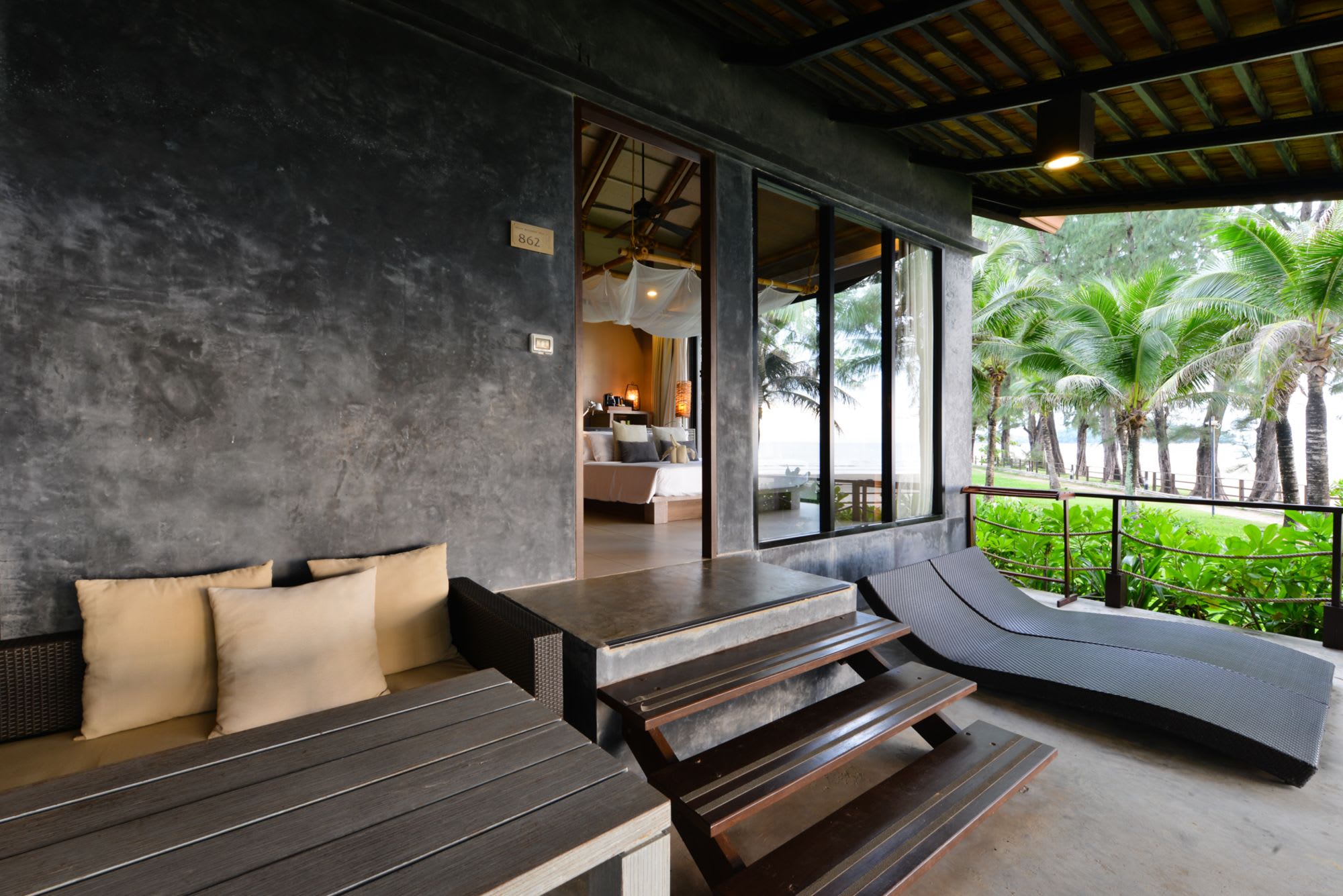 Twin Lotus Resort & Spa in Ko Lanta: Deluxe Beachfront Villa