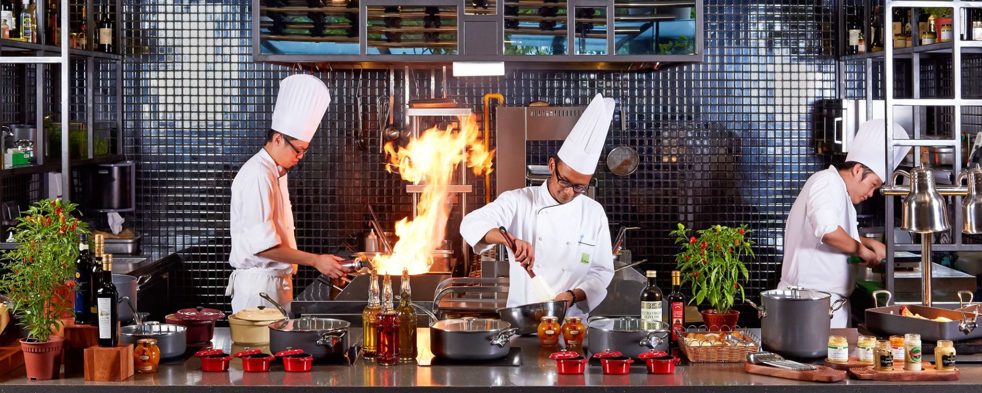 Parkroyal Collection Pickering in Singapur: dining lime theatre