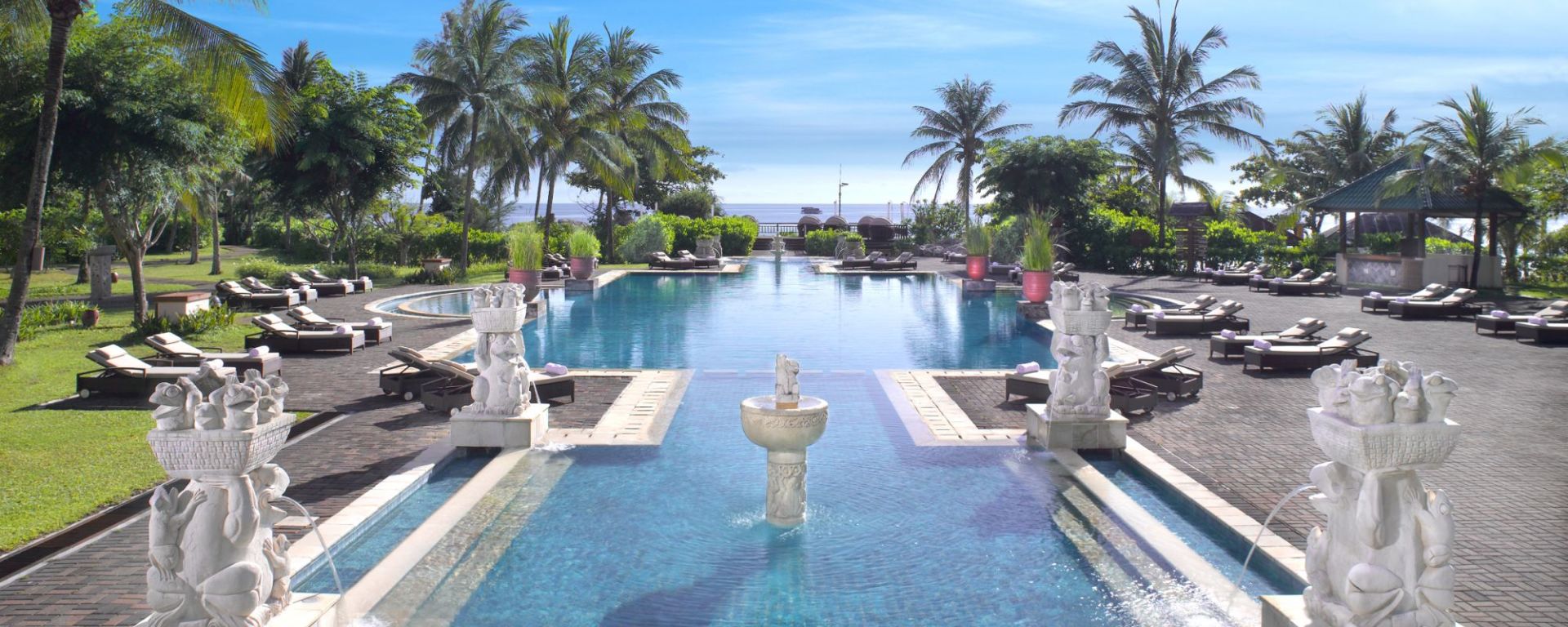 Homm Laguna Bintan: pool area