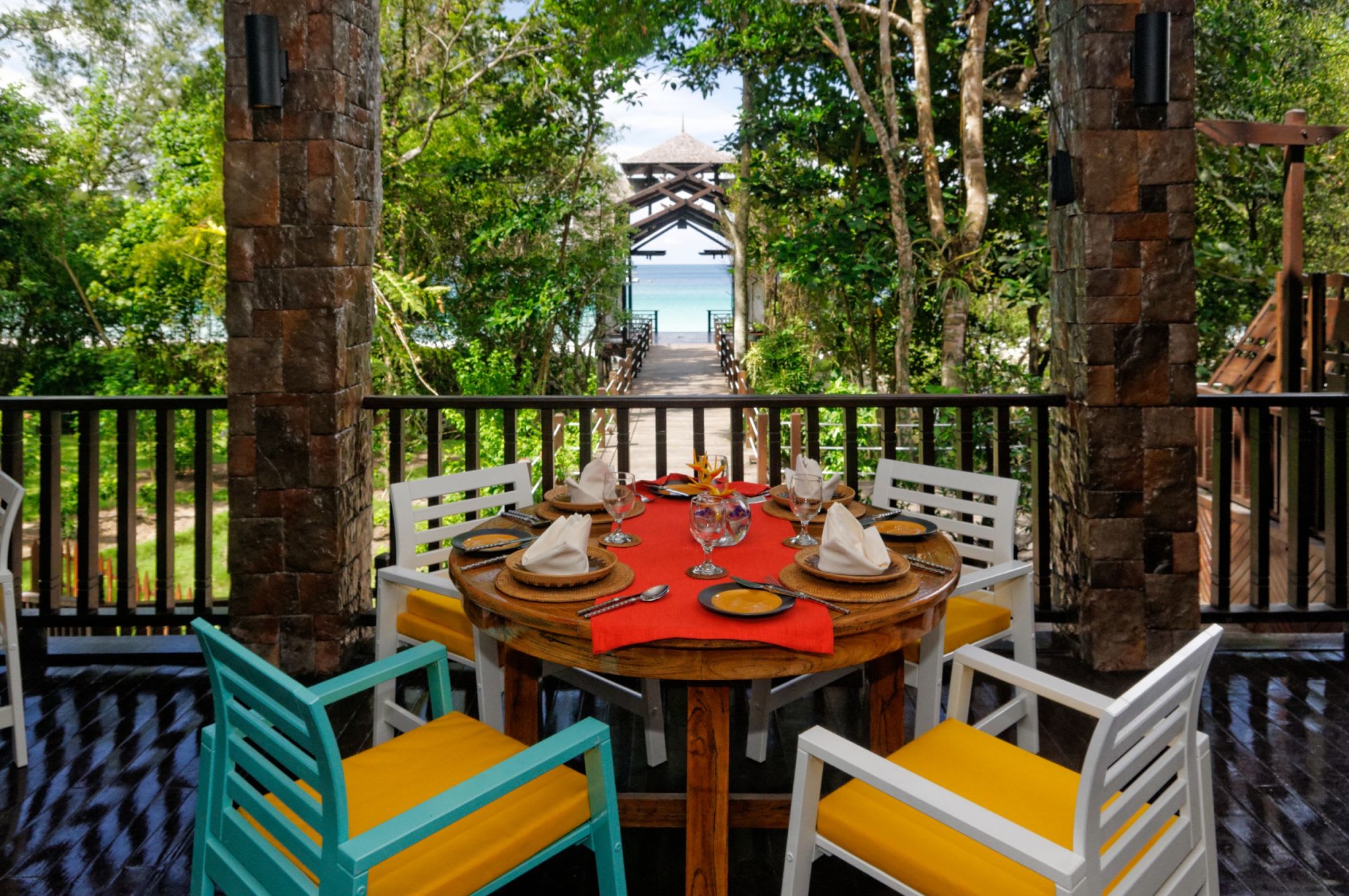 Bungaraya Island Resort à Kota Kinabalu: The Long House Restaurant
