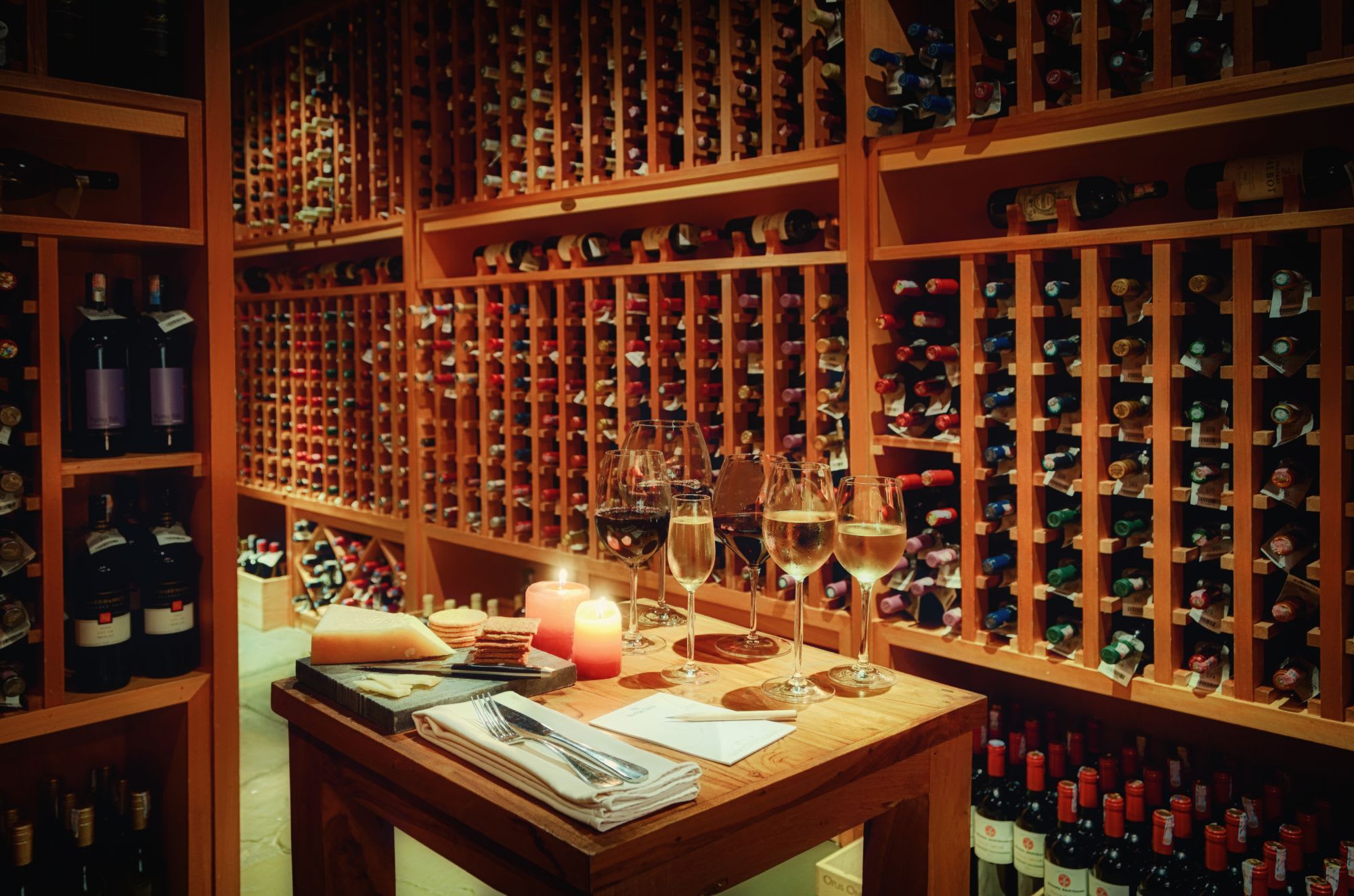 Bungaraya Island Resort à Kota Kinabalu: The Longhouse Wine Cellar