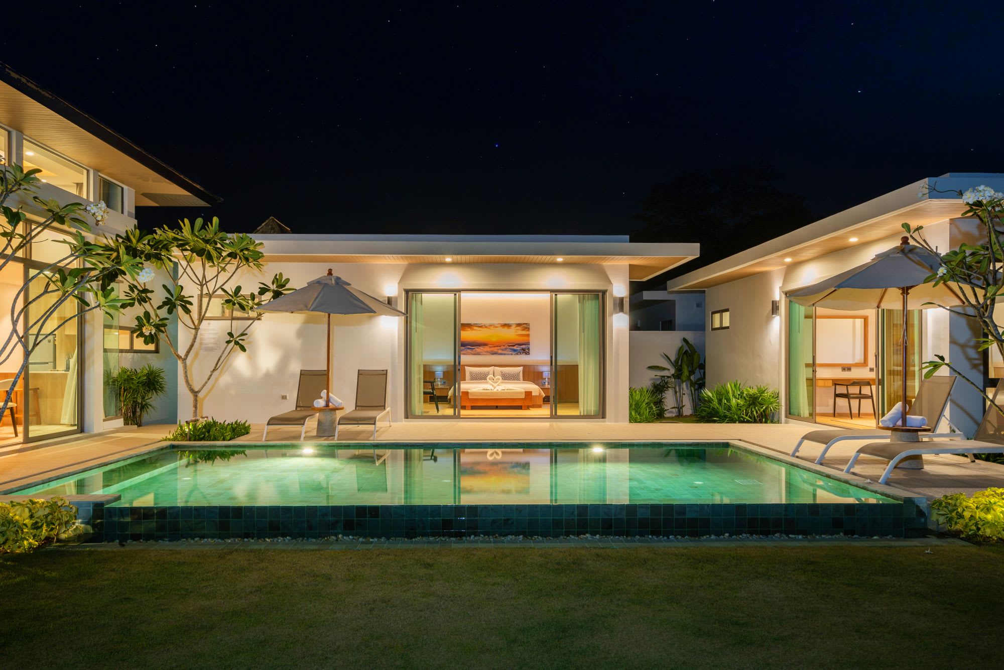 Escape Villas in Phuket: Deluxe Garden Pool Villa 2-BR
