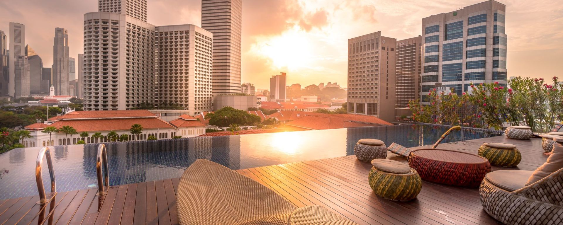 Naumi Hotel in Singapur:  Infinity Pool Sunset