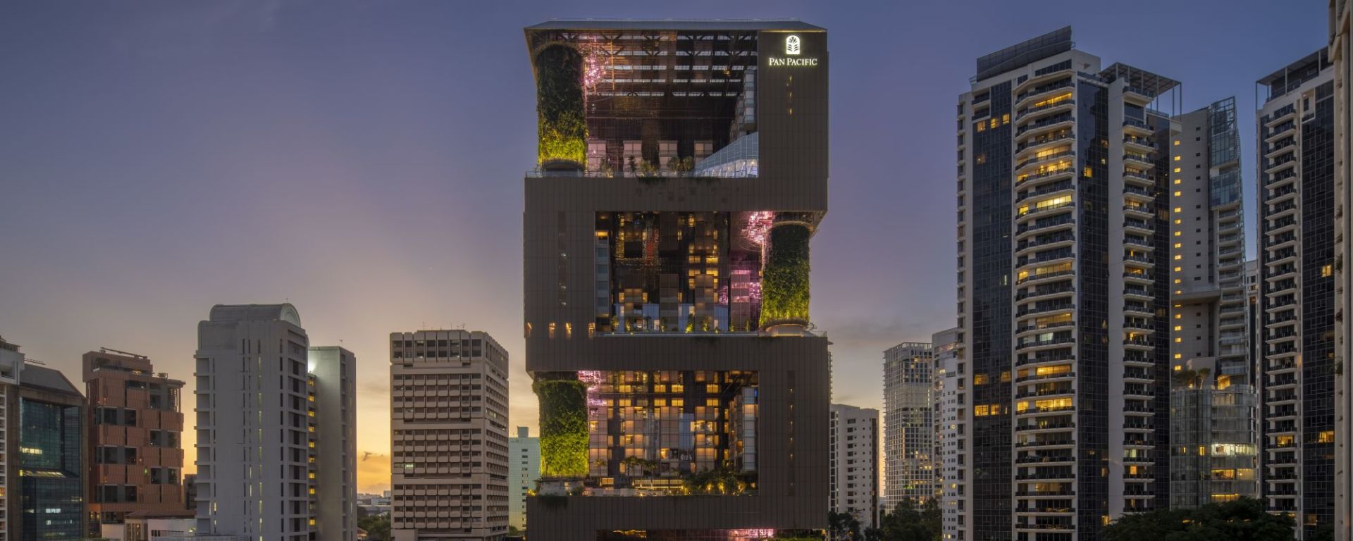 Pan Pacific Orchard in Singapur:  Exterior Dusk