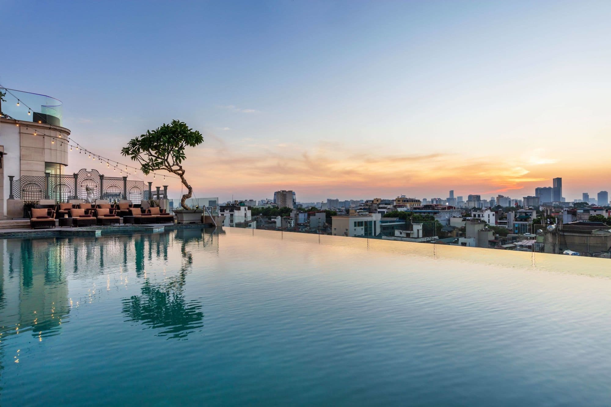 Peridot Grand Luxury Boutique Hotel à Hanoi: Infinity Pool