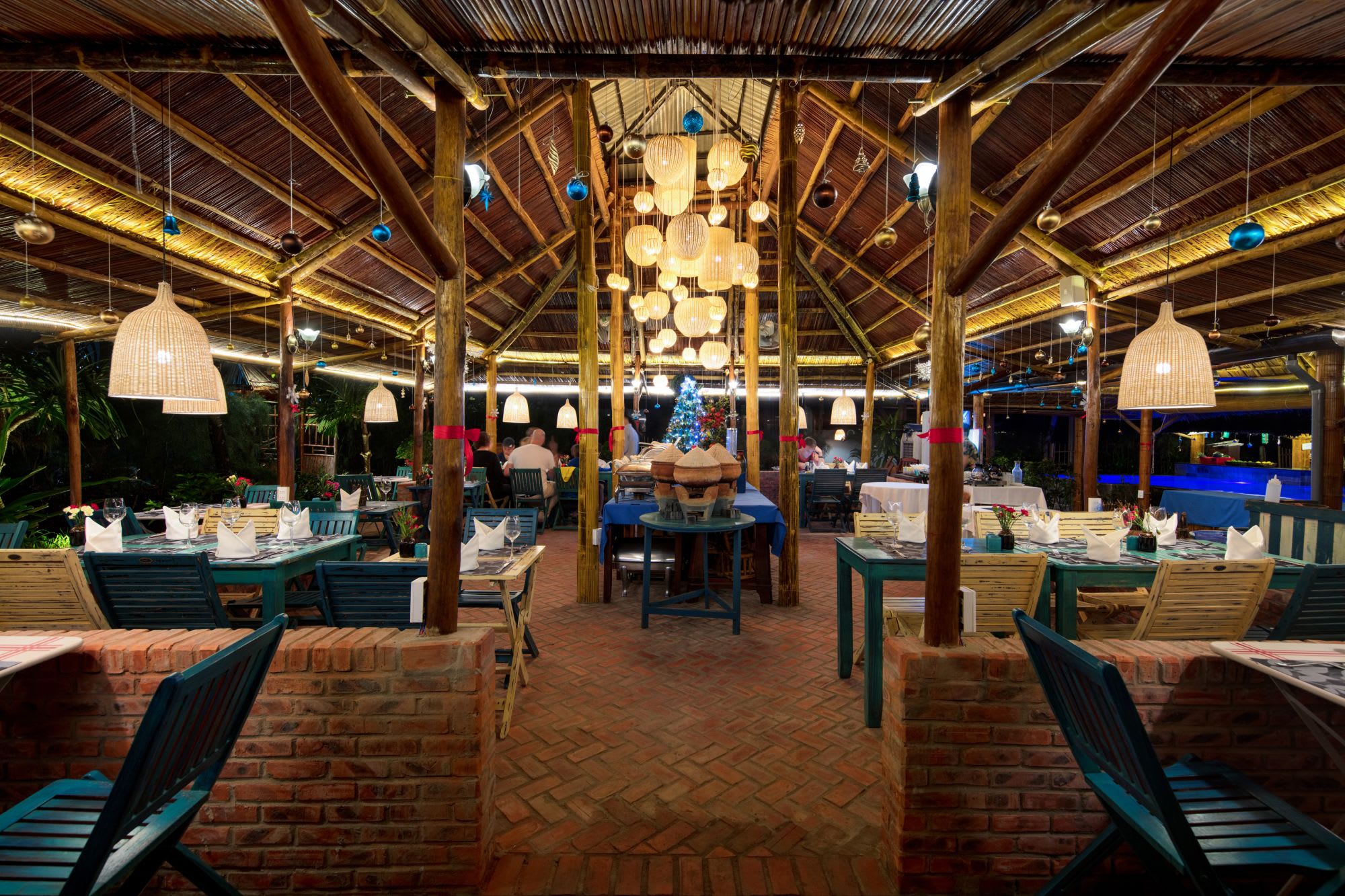 Aira Boutique Hoi An Hotel & Villa: Aira An Bang Garden Restaurant & Bar